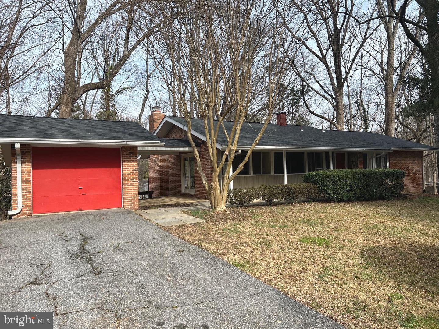 8 CARDEROCK COURT