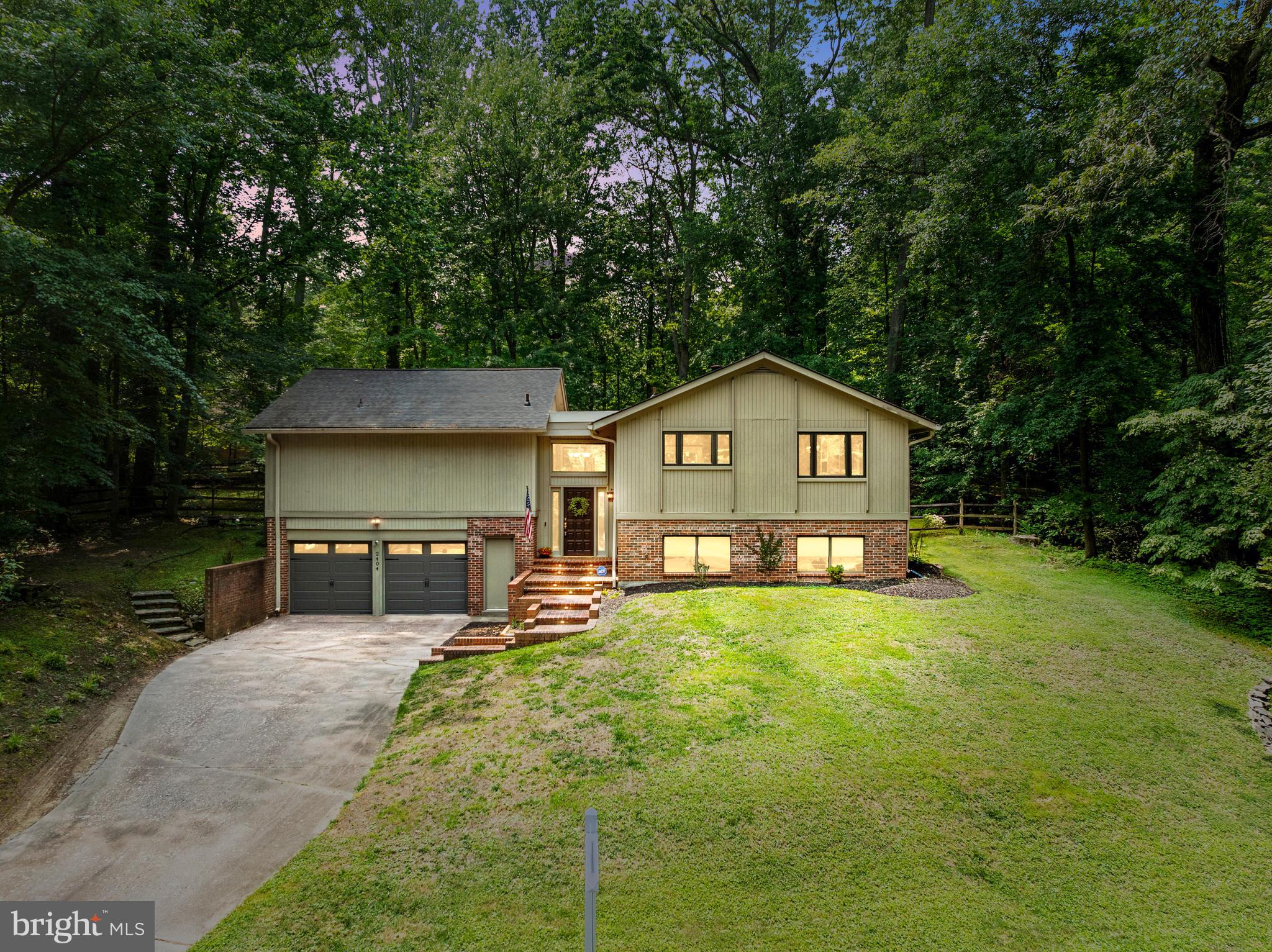 2404 SUGARBERRY COURT