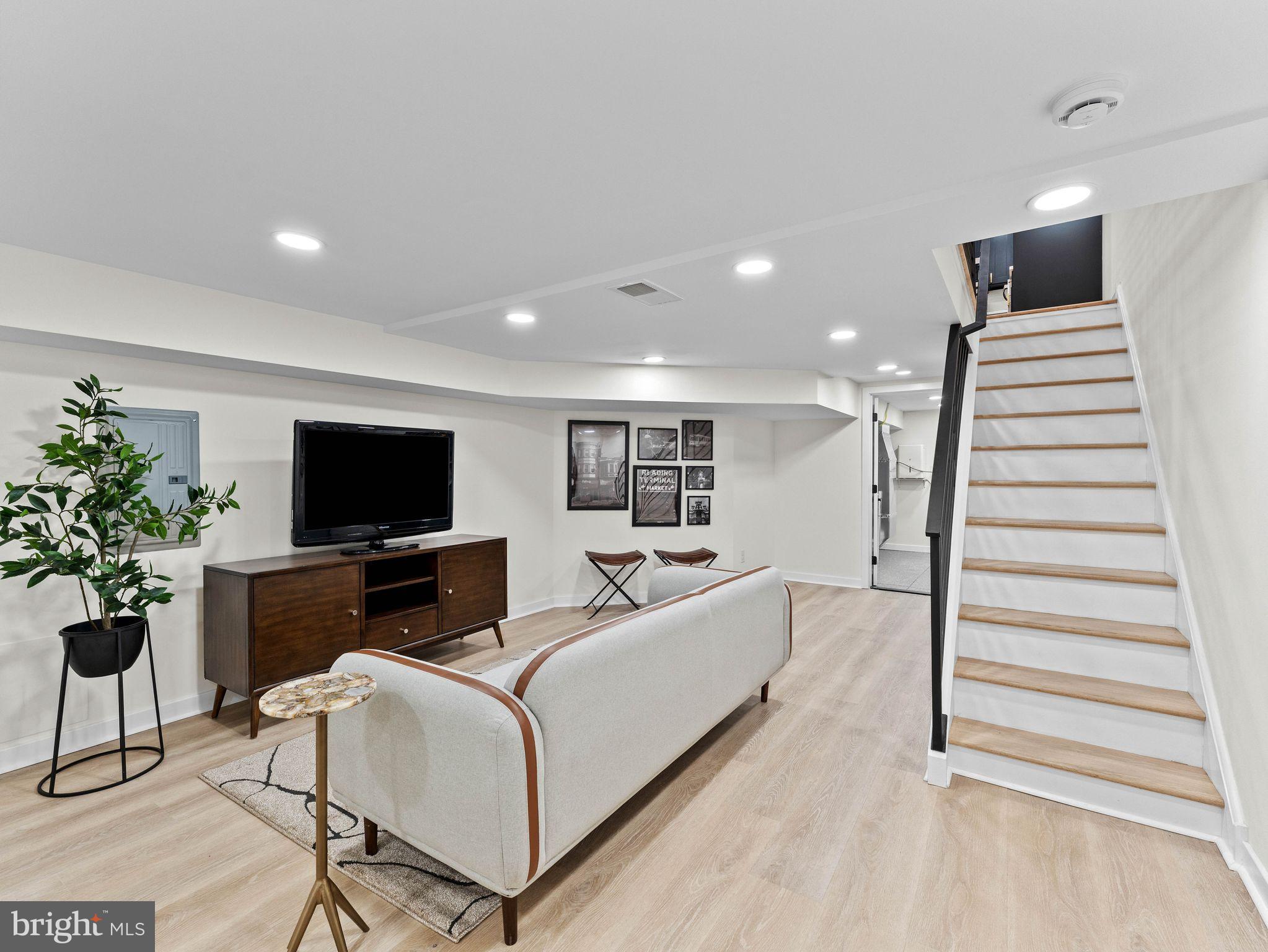 POINT BREEZE - Residential