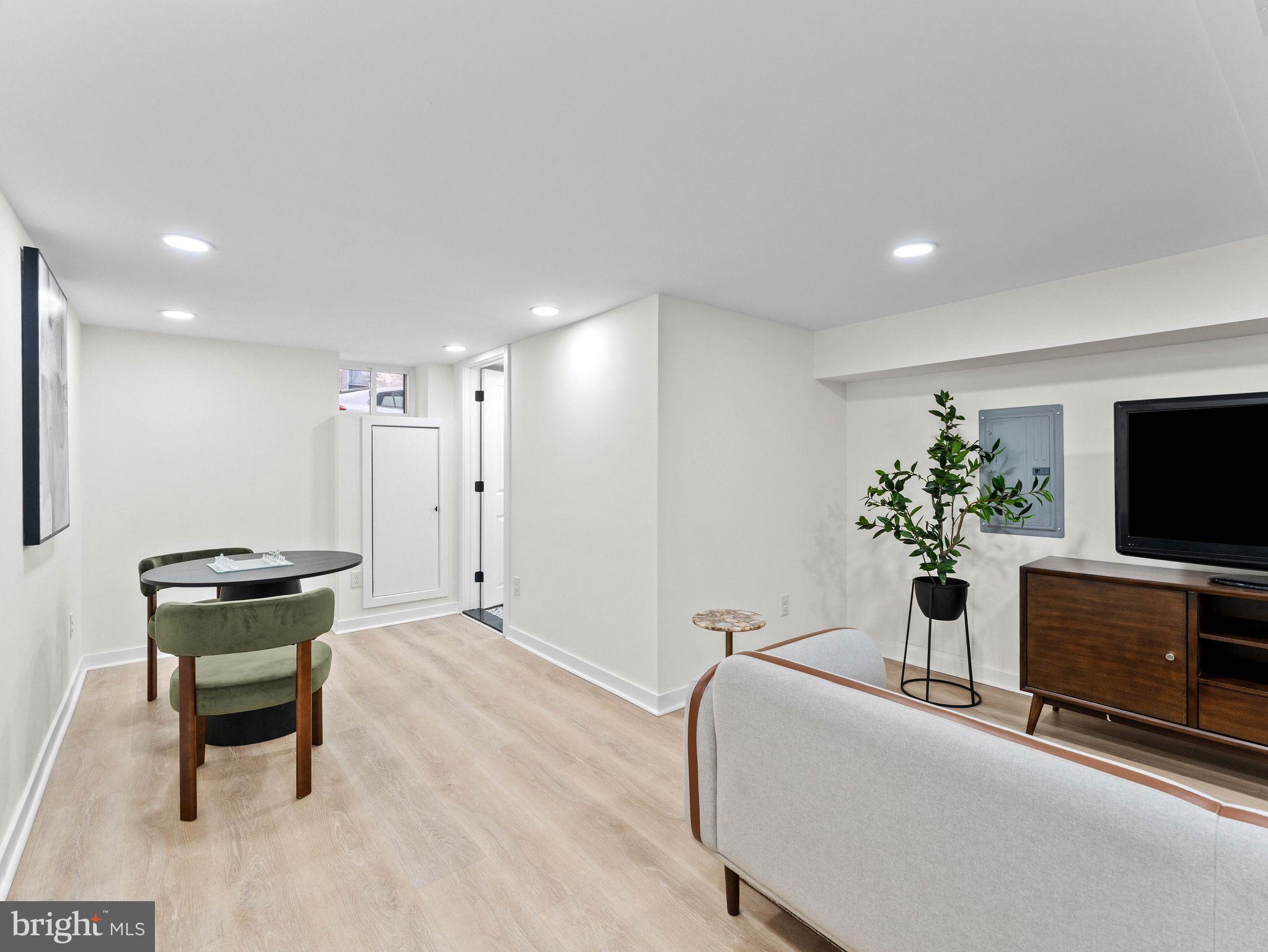 POINT BREEZE - Residential