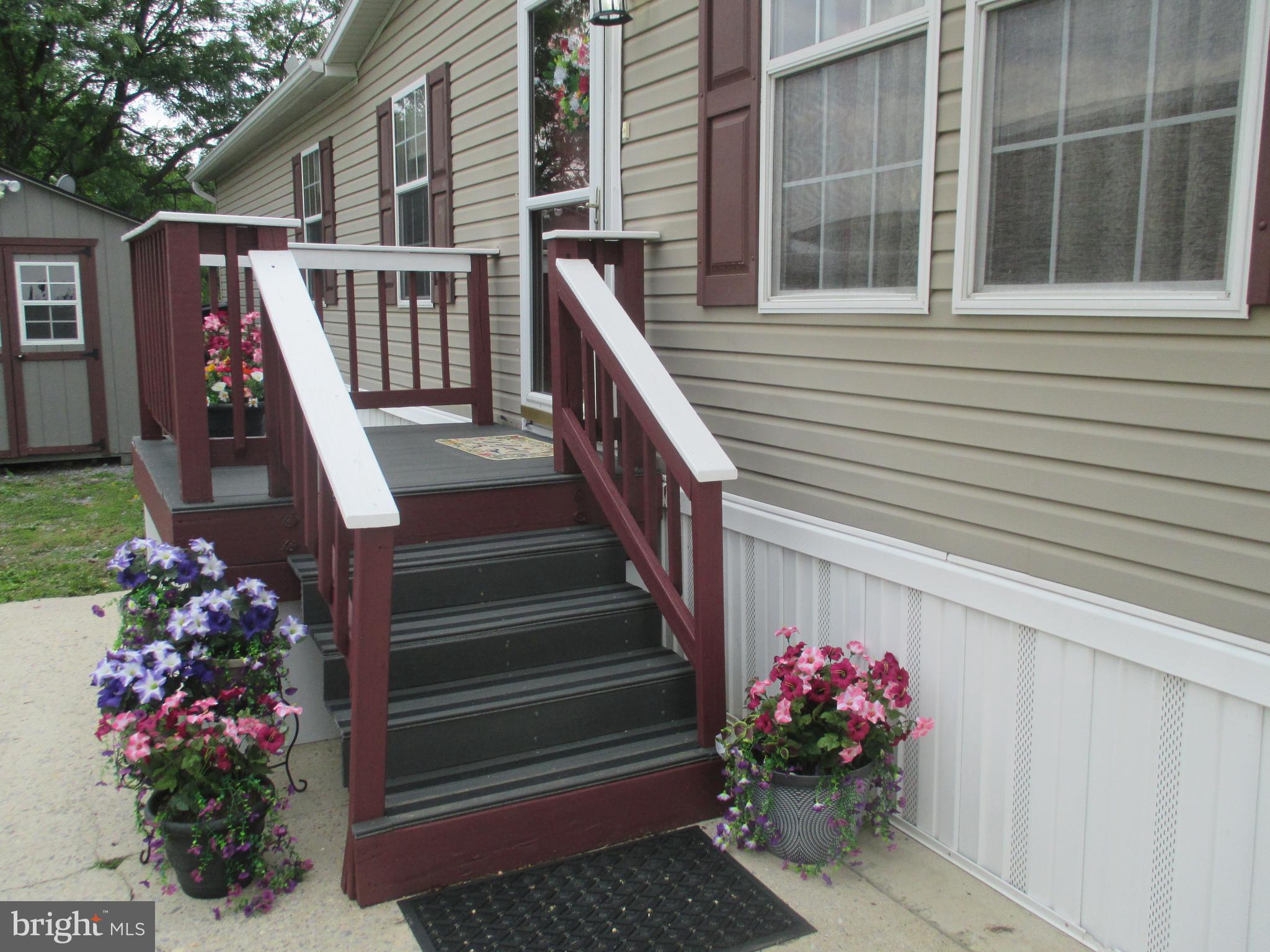 284 WAVERLY COURT