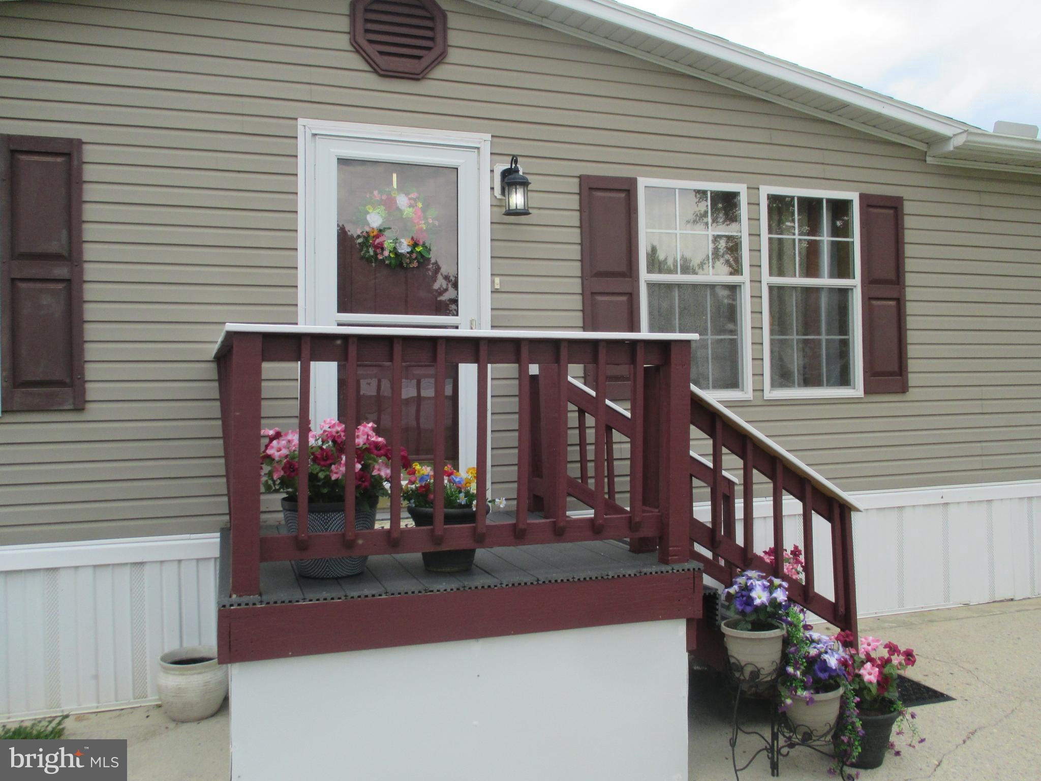 284 WAVERLY COURT
