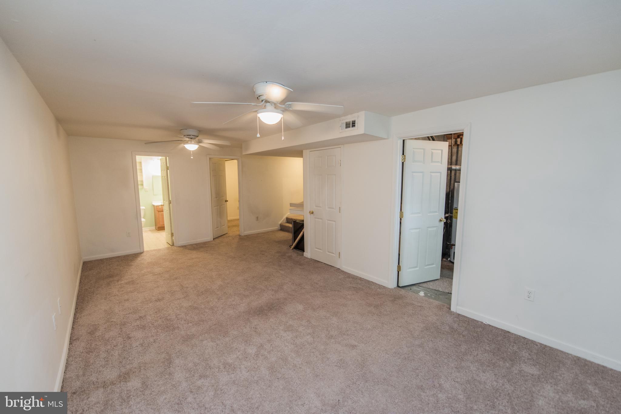 TUDOR SQUARE - Residential