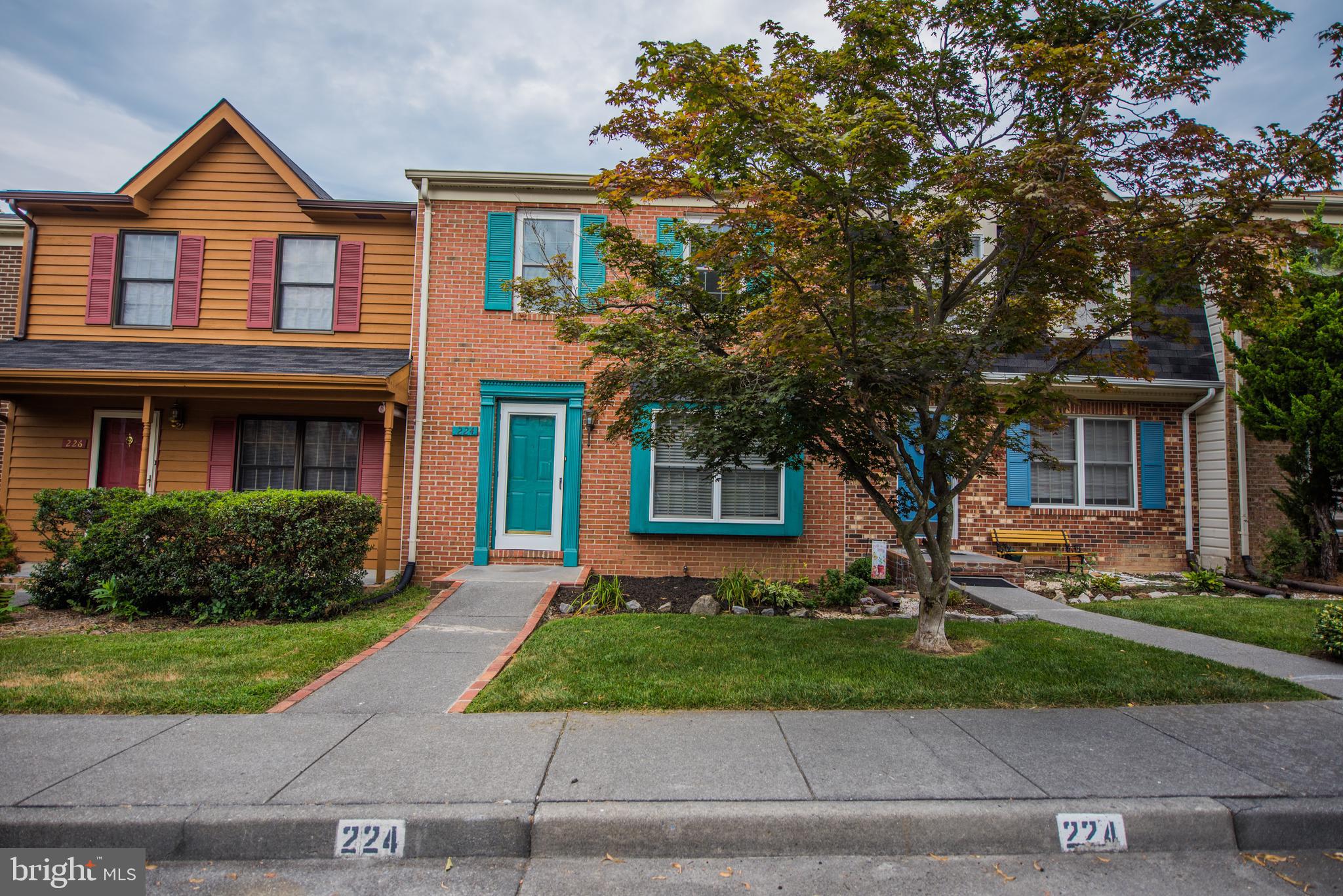 TUDOR SQUARE - Residential