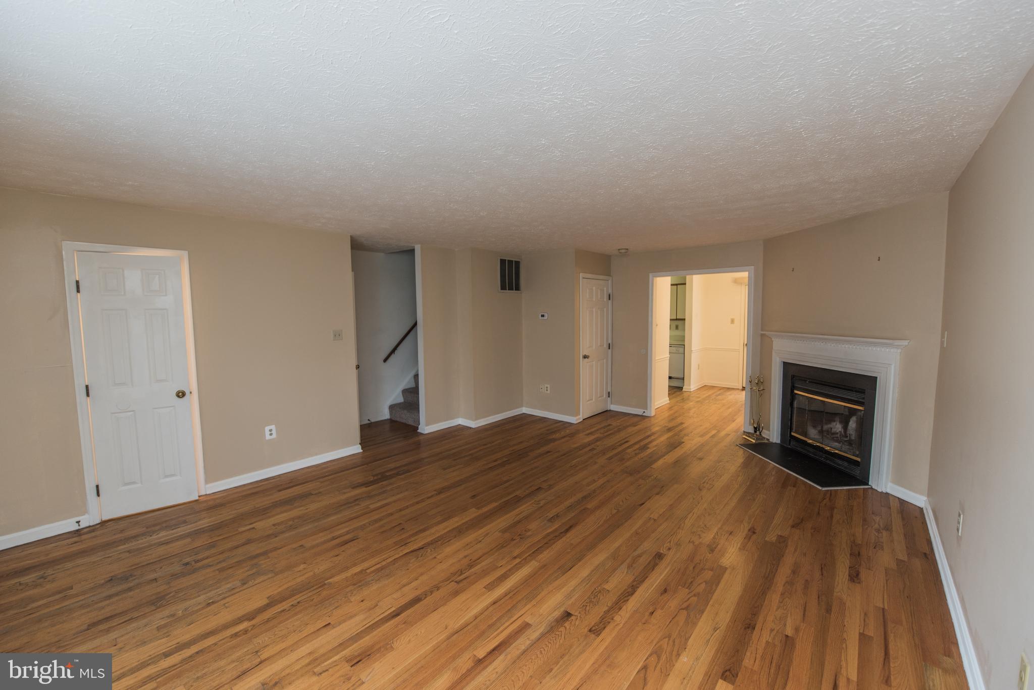 TUDOR SQUARE - Residential