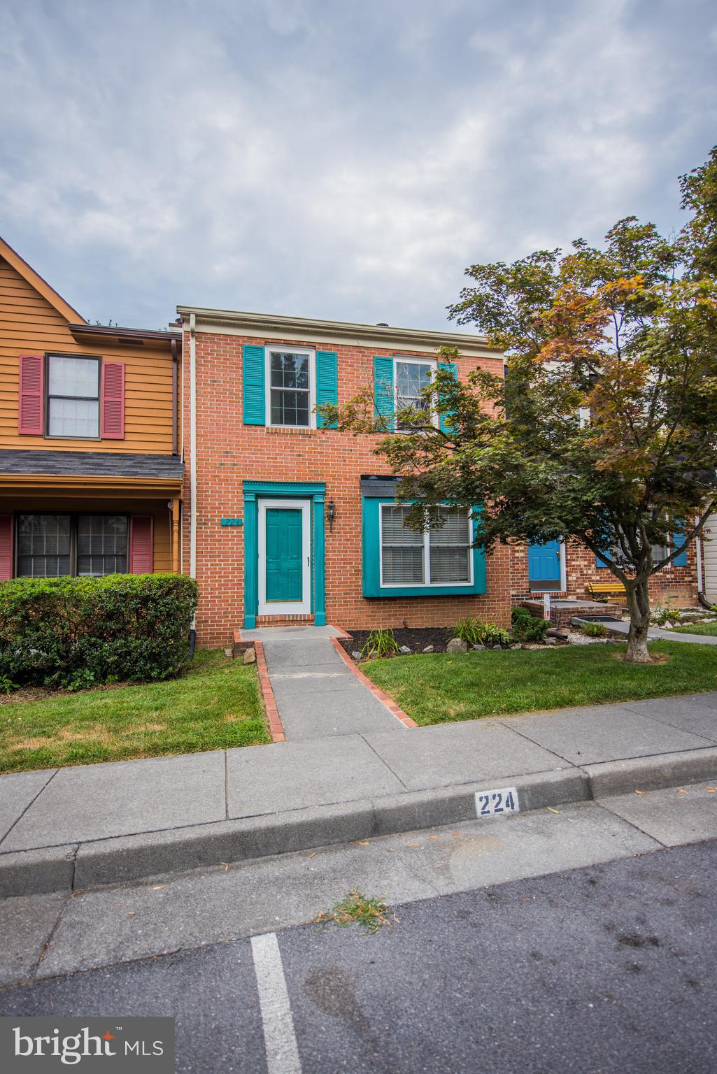 TUDOR SQUARE - Residential