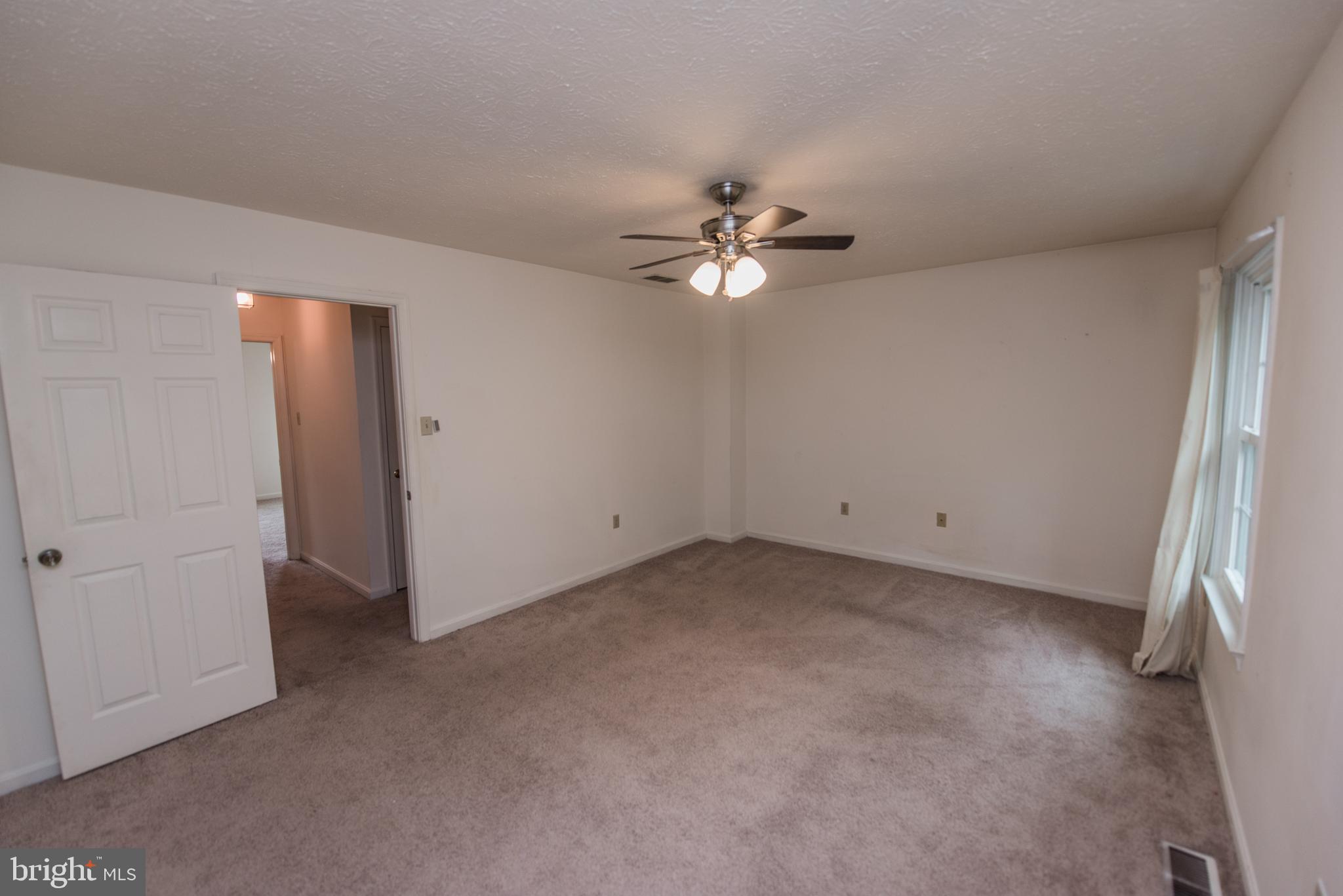 TUDOR SQUARE - Residential