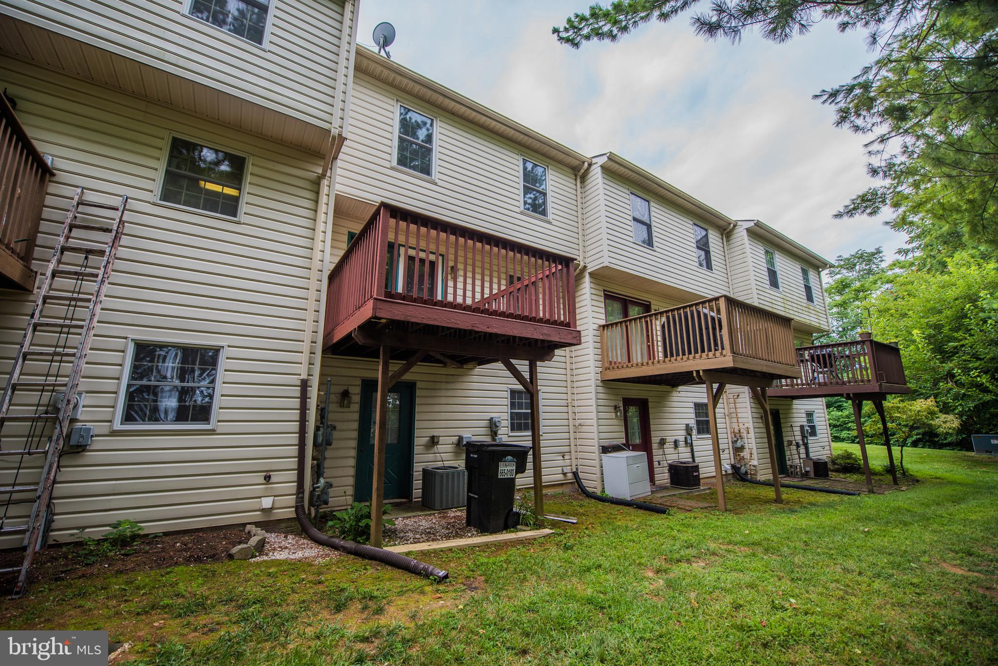 TUDOR SQUARE - Residential