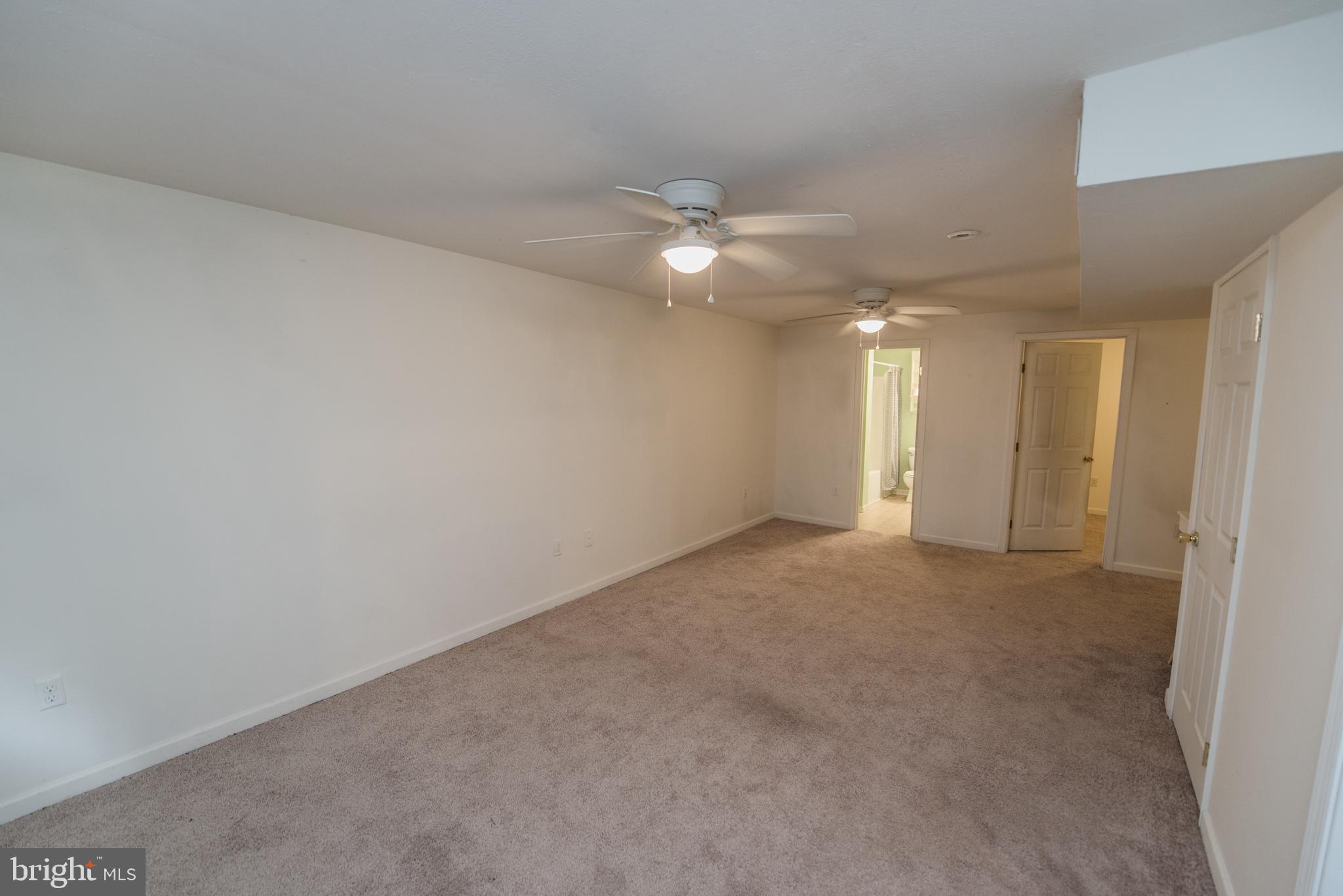 TUDOR SQUARE - Residential