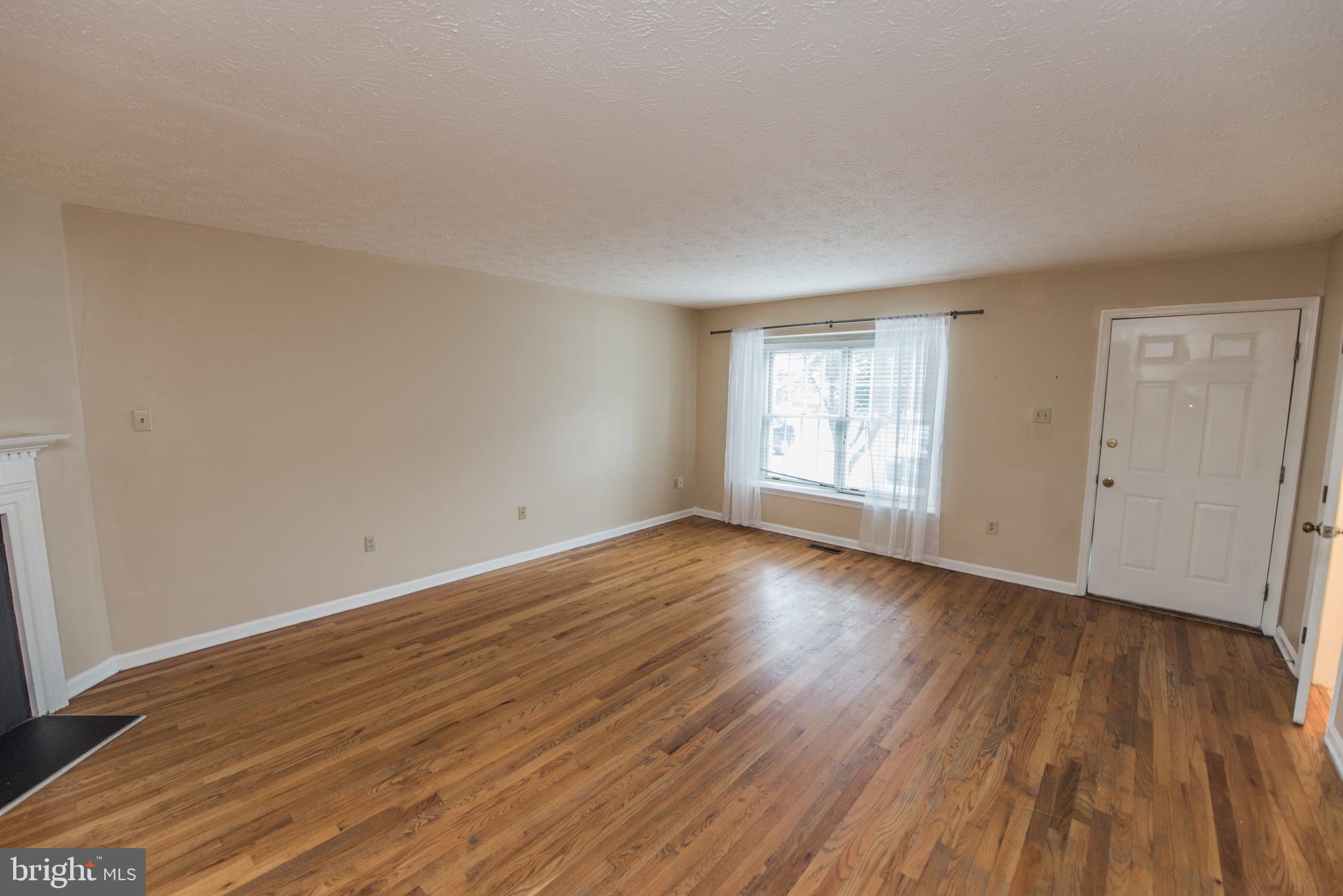 TUDOR SQUARE - Residential