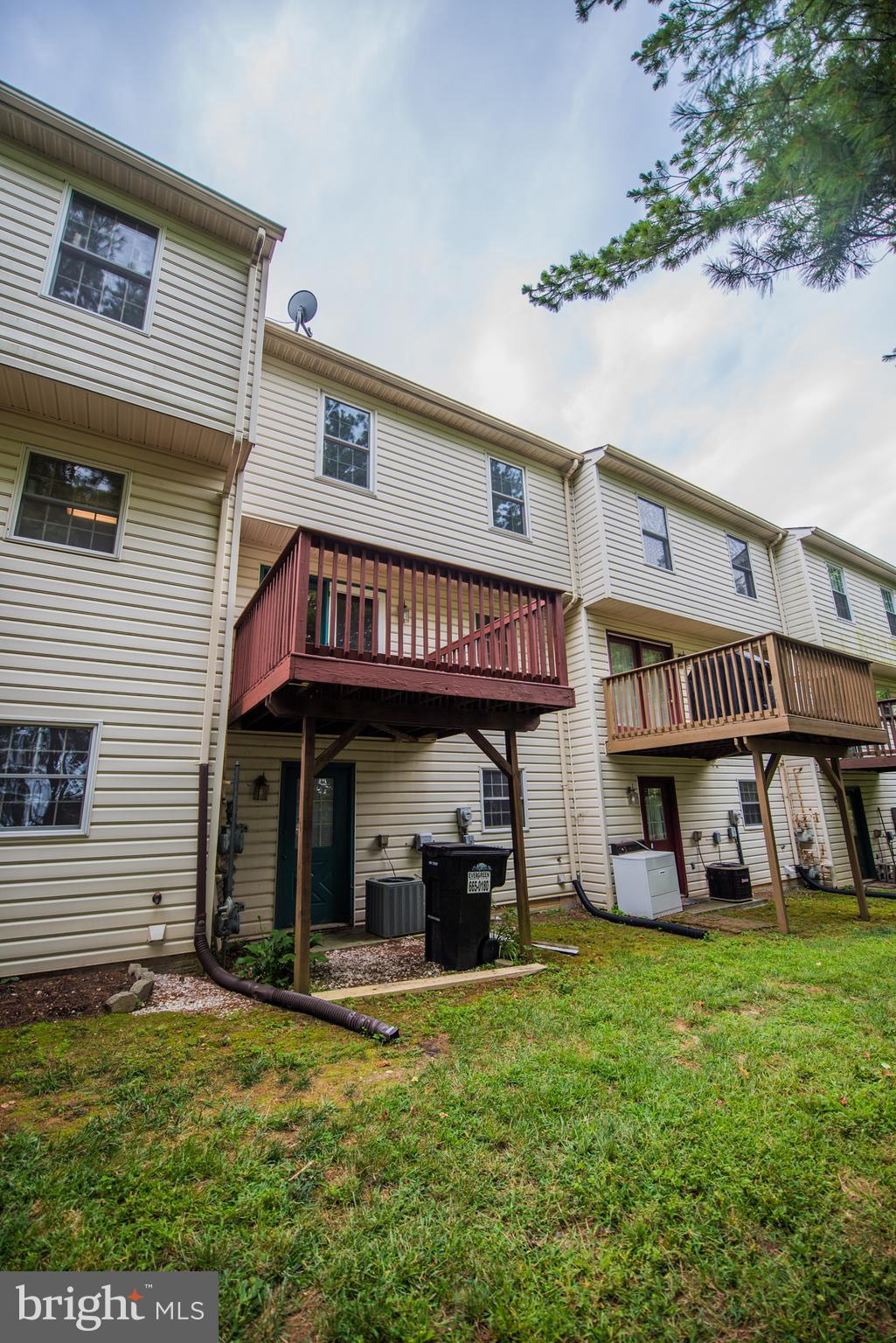 TUDOR SQUARE - Residential