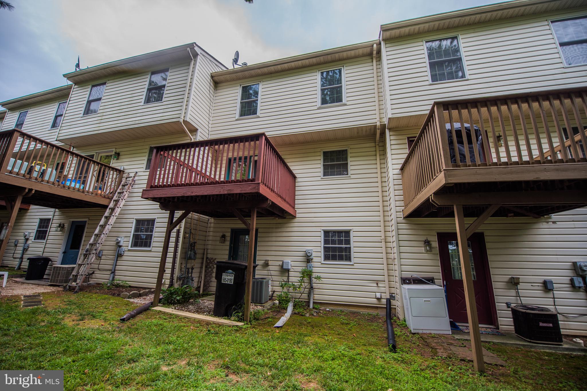 TUDOR SQUARE - Residential