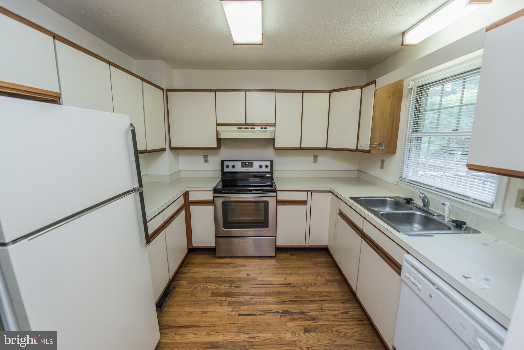 TUDOR SQUARE - Residential