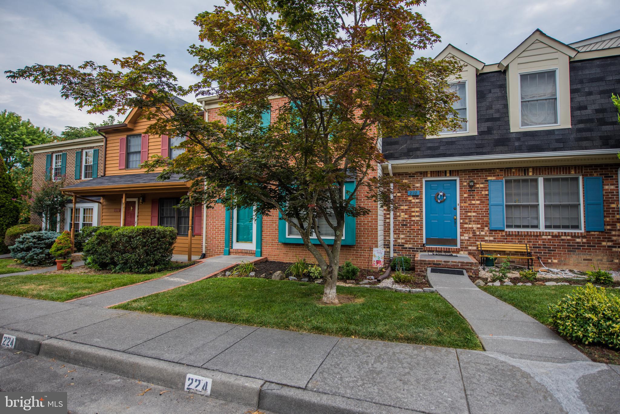 TUDOR SQUARE - Residential