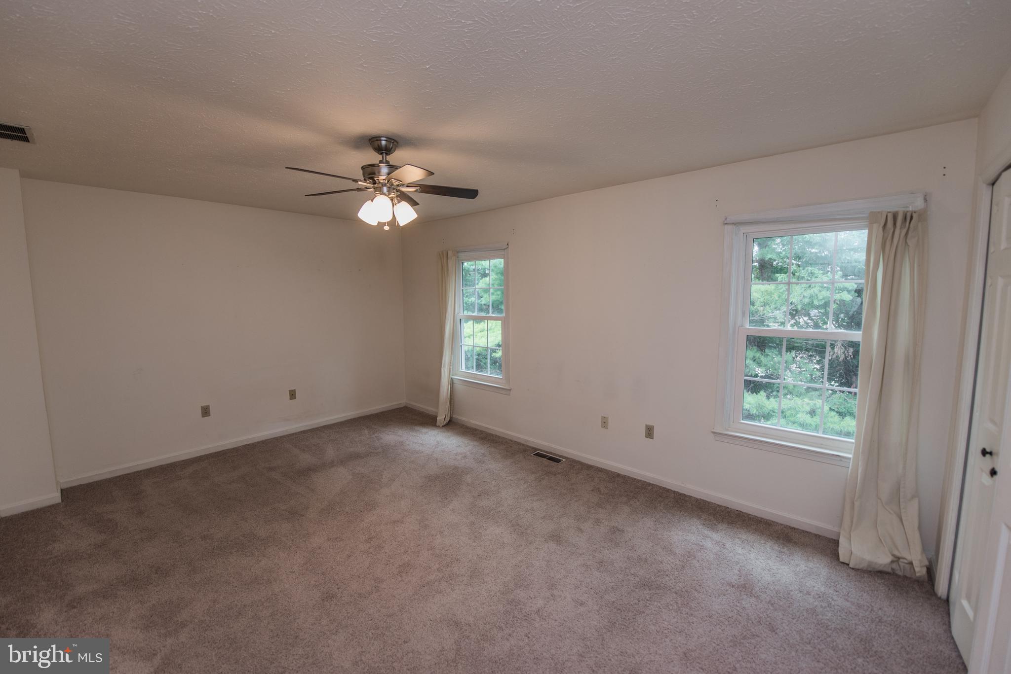 TUDOR SQUARE - Residential