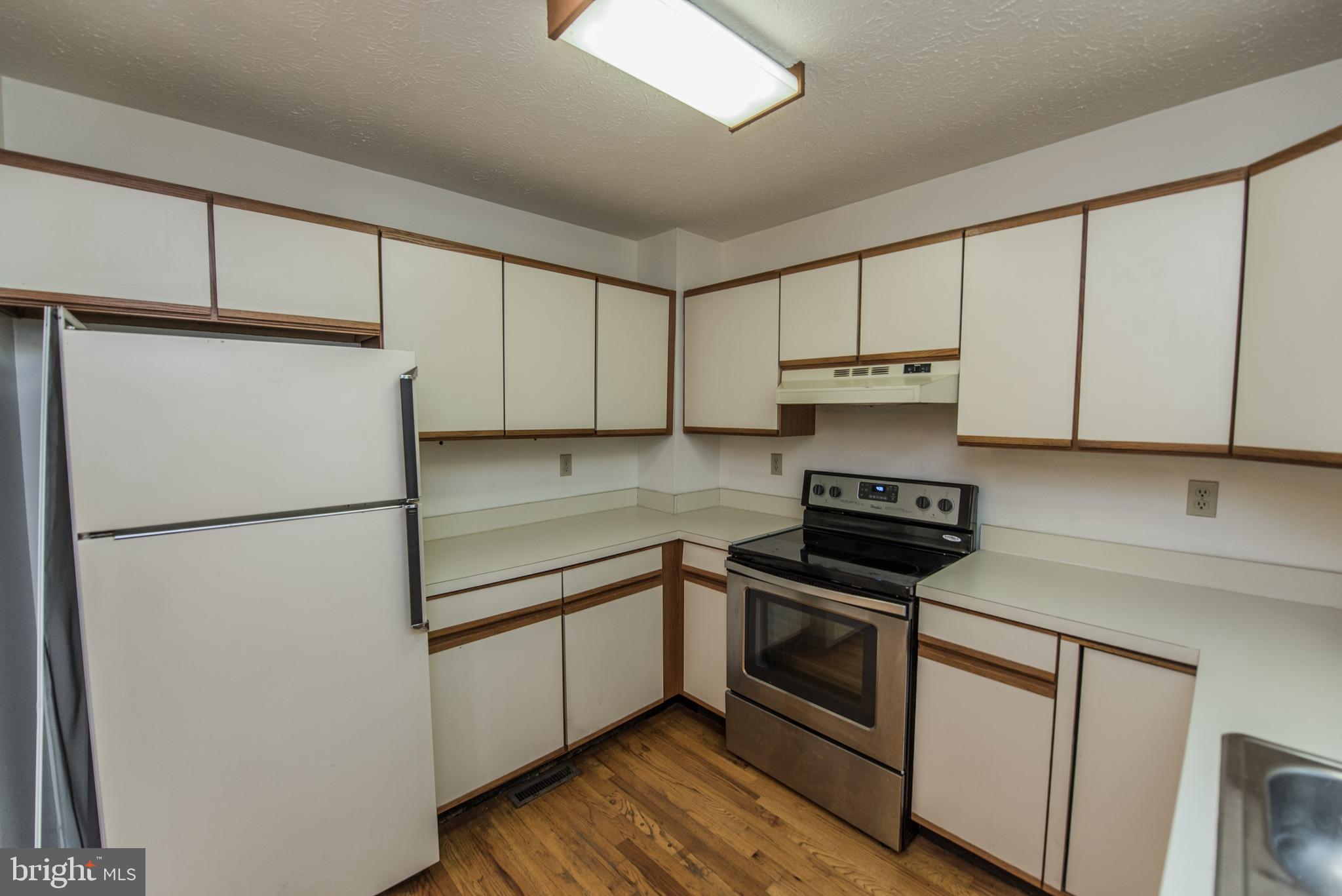 TUDOR SQUARE - Residential