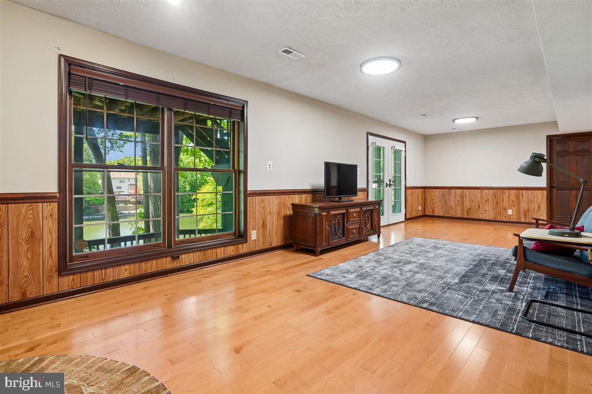 MONTCLAIR - Residential