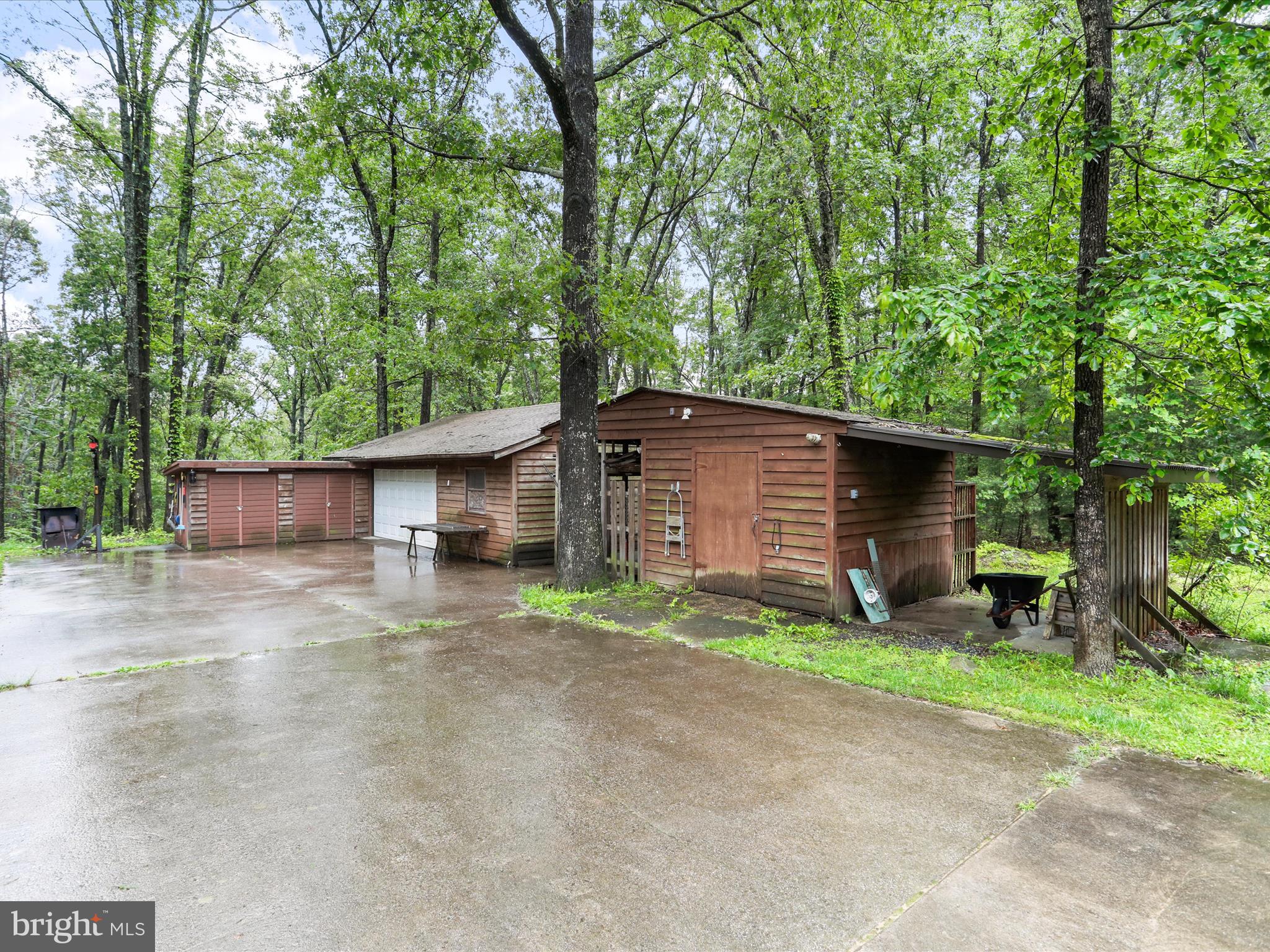 PARKS HOLLOW - Residential