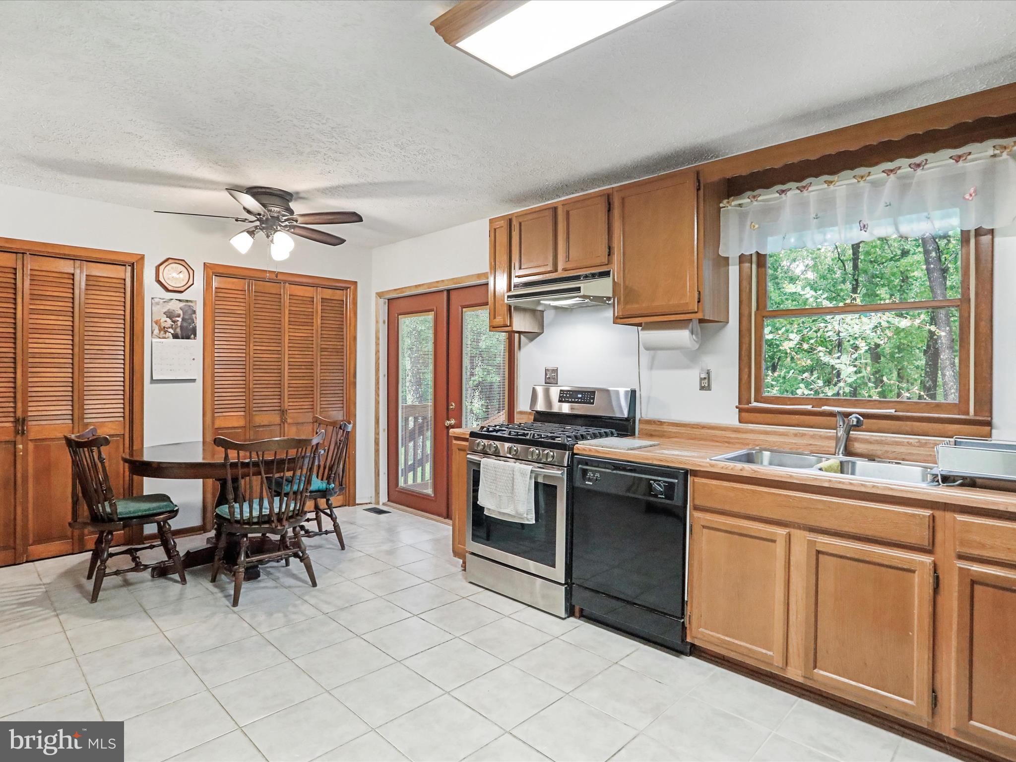 427 OAK DALE COURT
