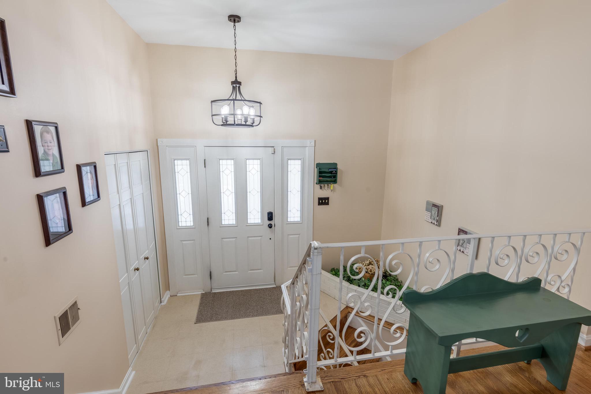 6006 MERRYVALE COURT