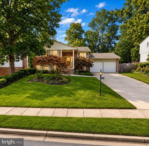 Photo of 6006 Merryvale Court, SPRINGFIELD, VA 22152 (MLS # VAFX2314744)