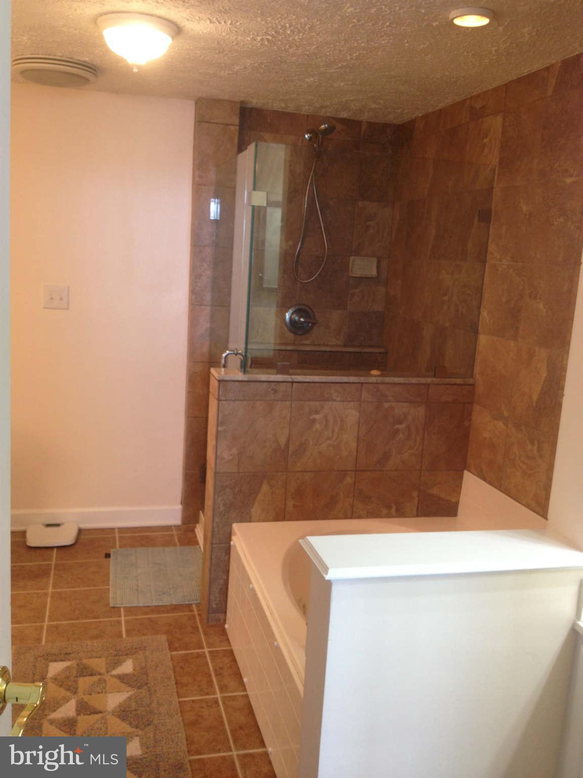 POTOMAC RENAISSANCE - Residential Lease