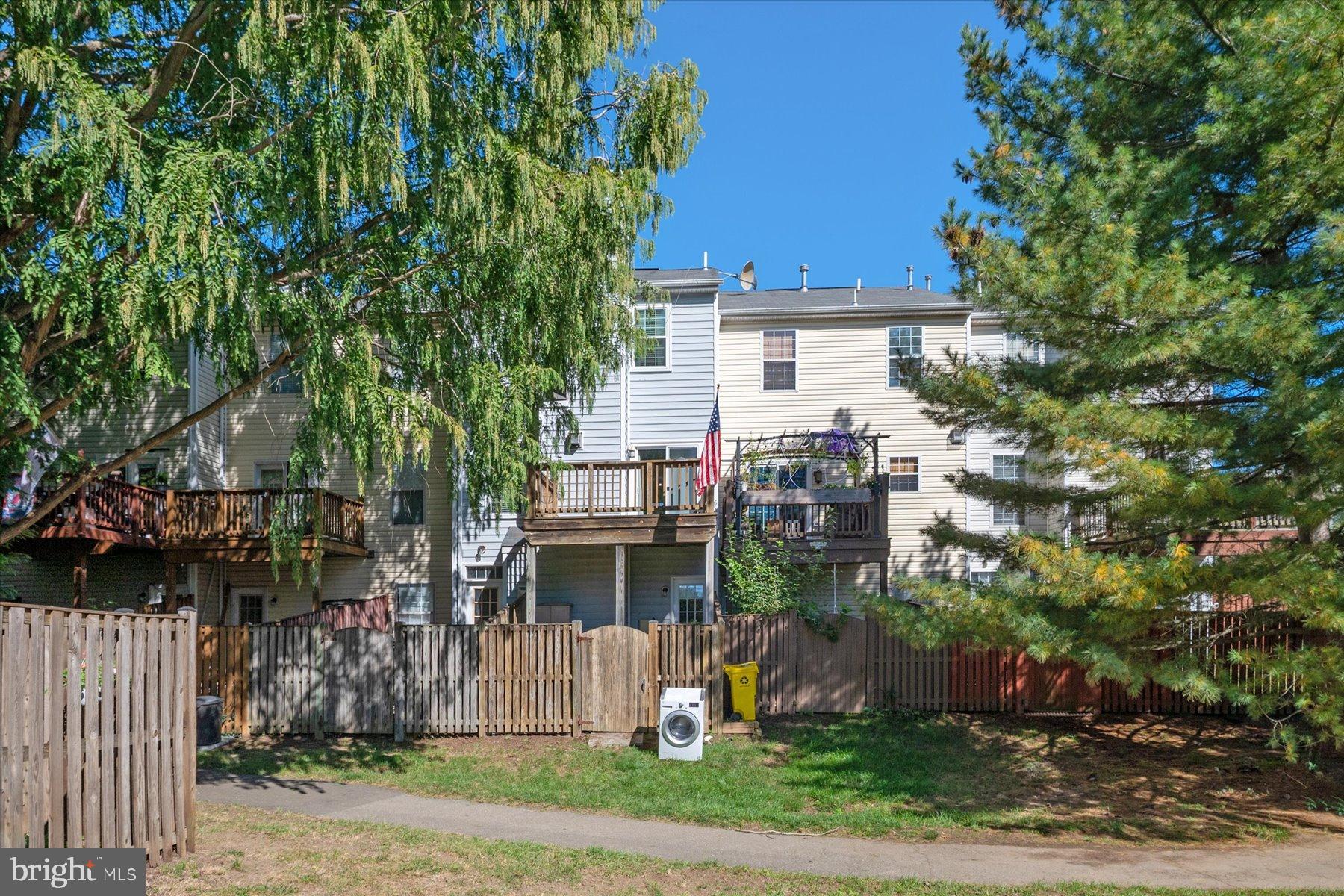 NANTUCKET MEWS @ CROFTON - Residential