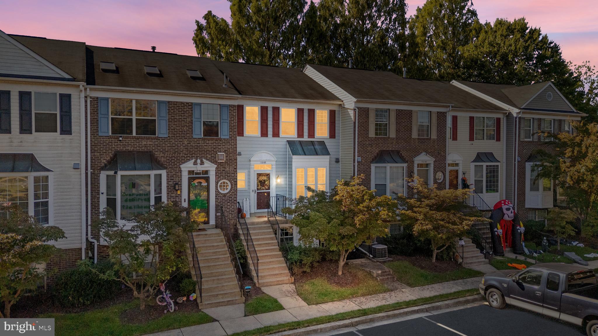 NANTUCKET MEWS @ CROFTON - Residential