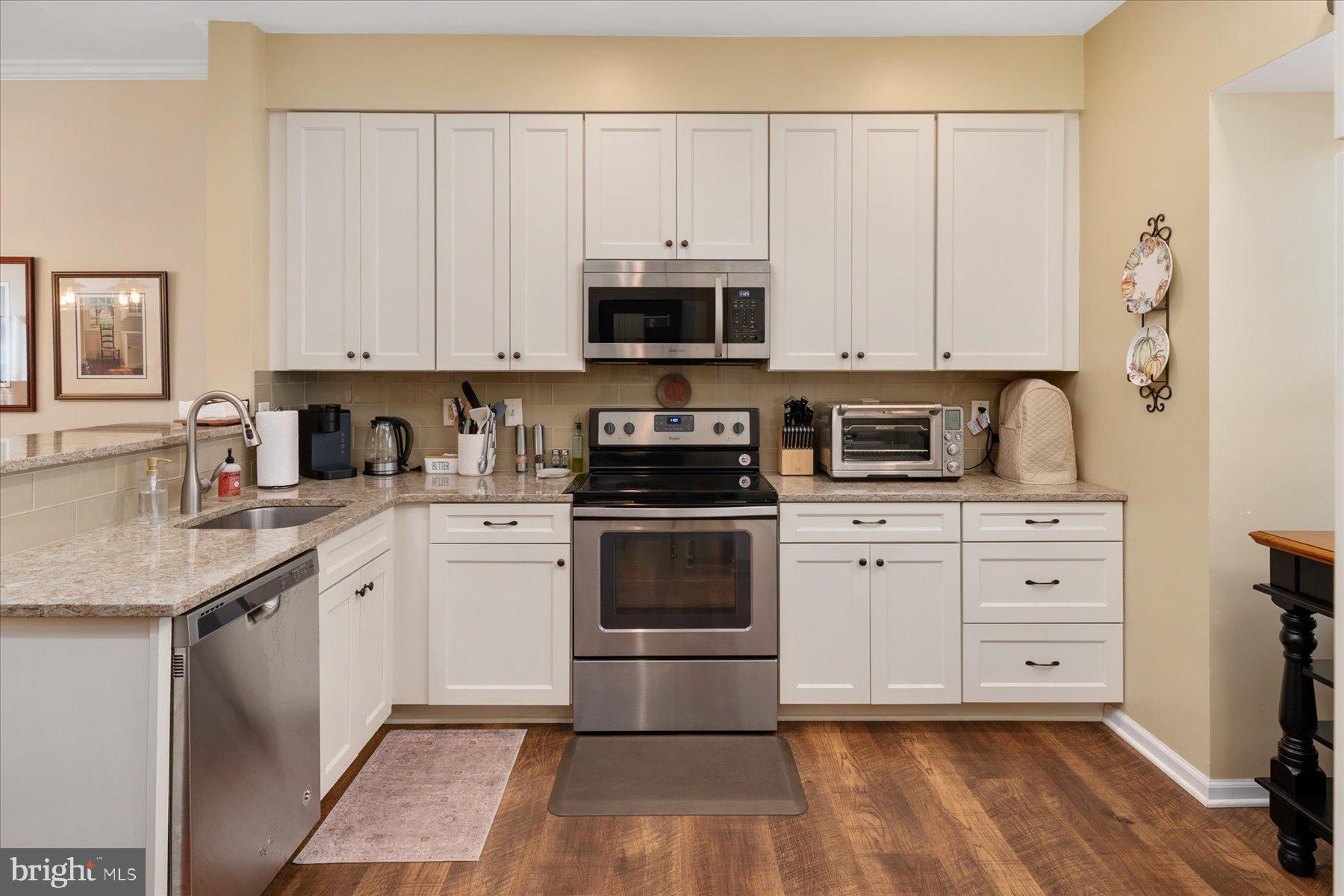 NANTUCKET MEWS @ CROFTON - Residential