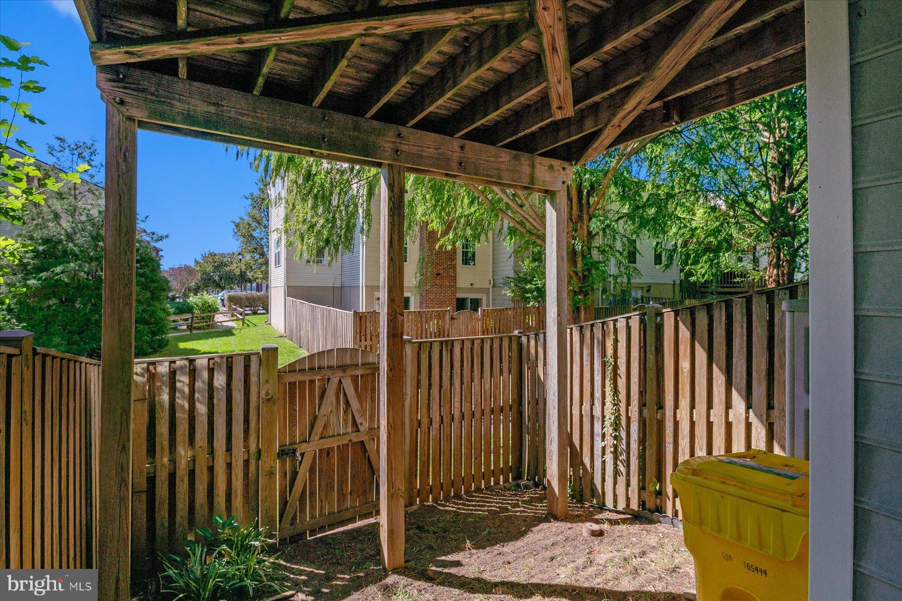 NANTUCKET MEWS @ CROFTON - Residential