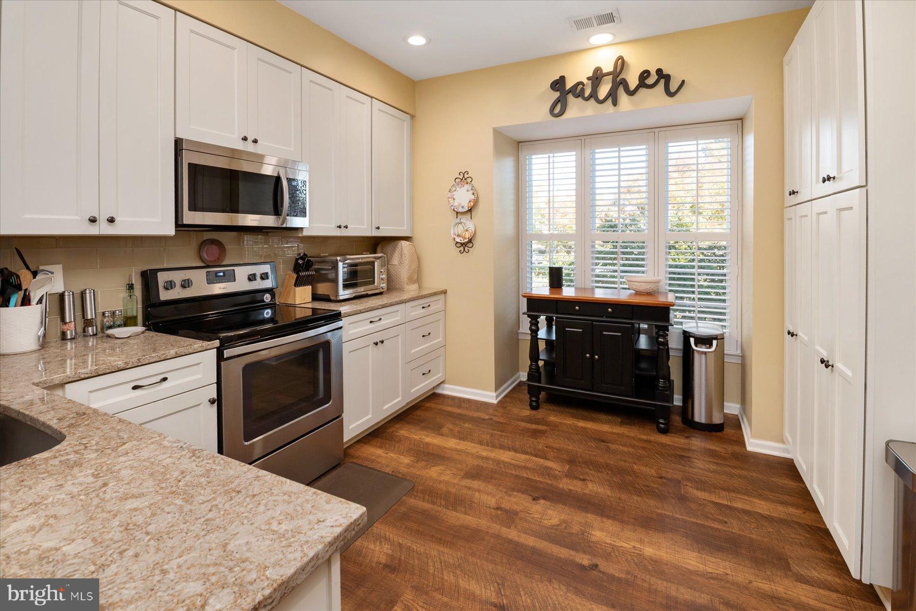 NANTUCKET MEWS @ CROFTON - Residential