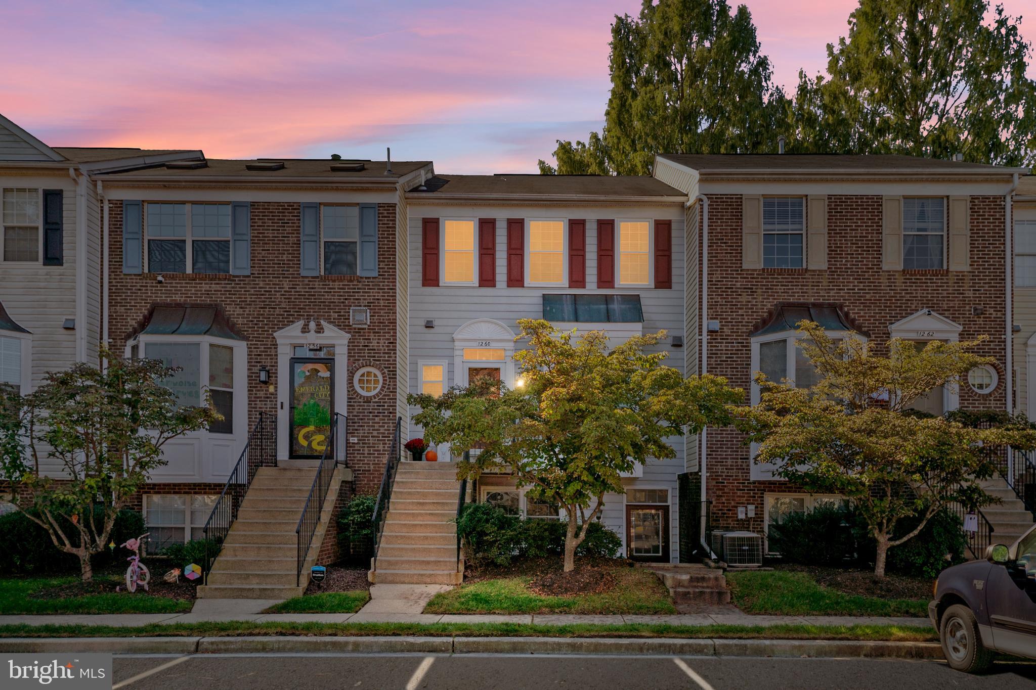 NANTUCKET MEWS @ CROFTON - Residential