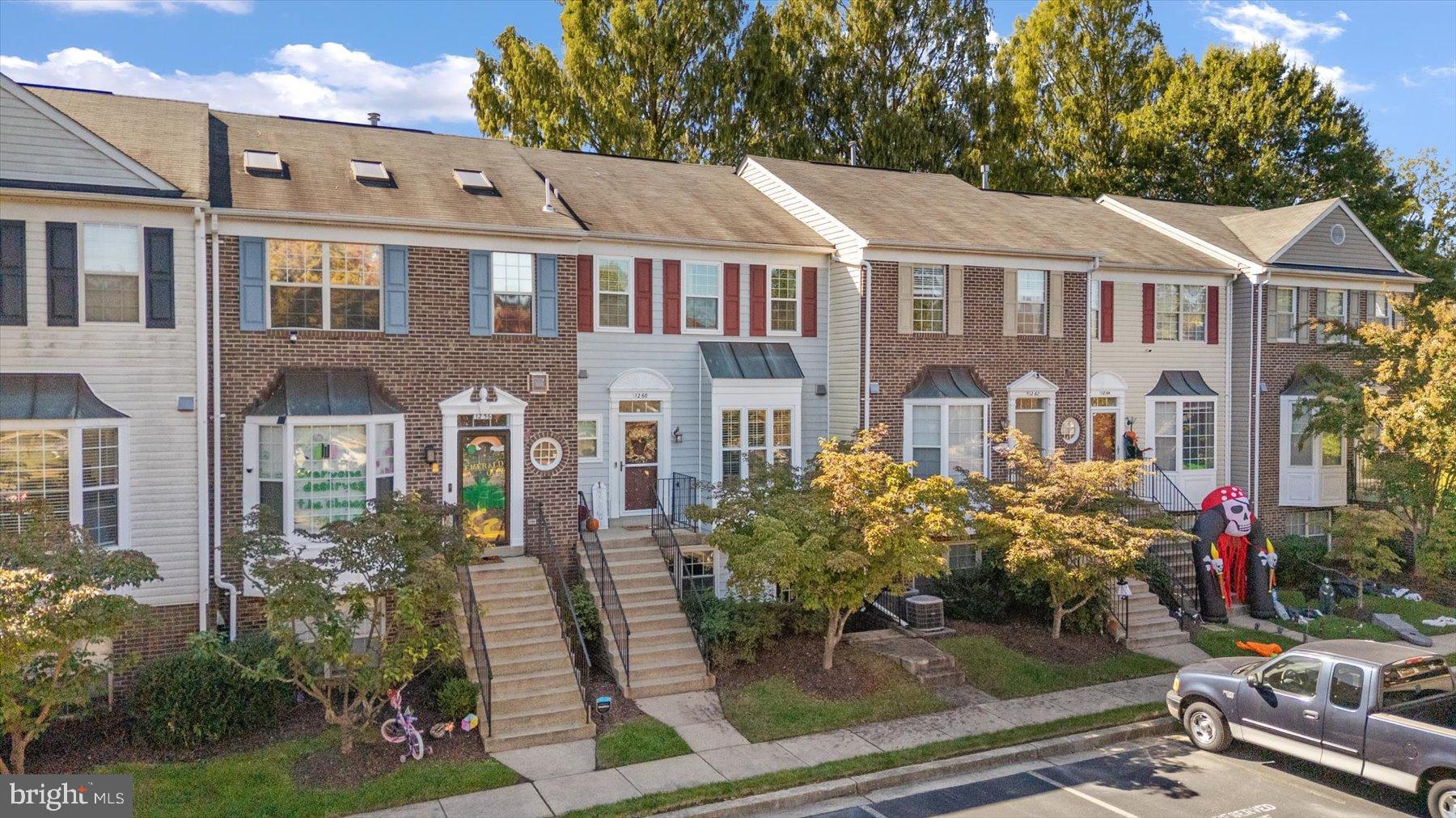 NANTUCKET MEWS @ CROFTON - Residential