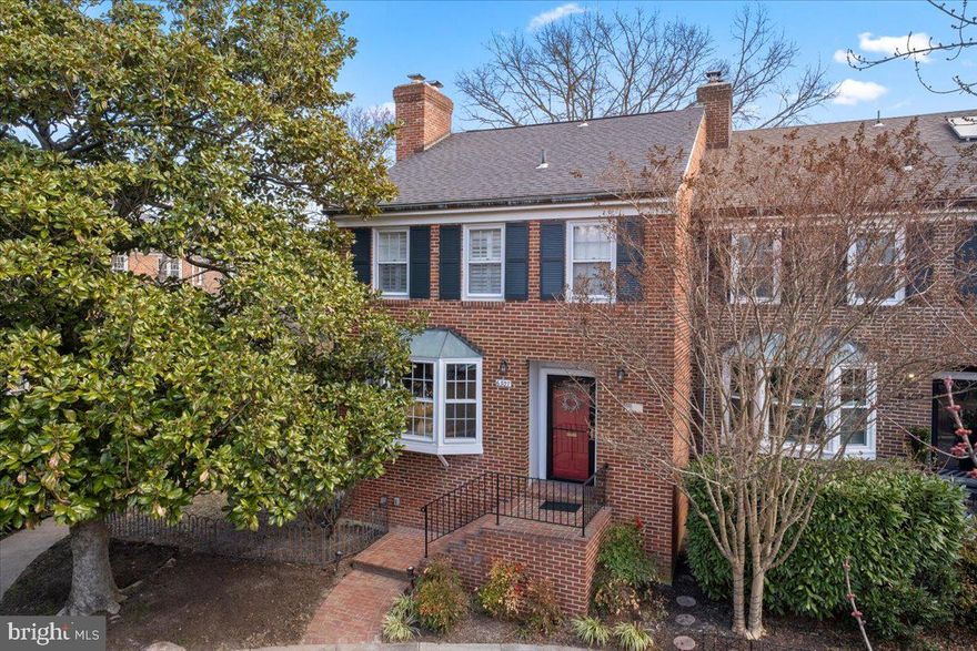 Welcome to a rarely found end unit townhome with grassy yard in highly desirable Olde Belhaven Towne community! Long term owners have taken excellent care preserving and improving this spacious and bright townhome. Loads of character like pegged board hardwood floors, extensive trim detailing, 2 masonry wood burning fireplaces, large windows, custom built ins and the list goes on! Updated bright white kitchen and master bath with marble look tile, double vanity, and large glass surround shower make this completely turn key! Rarely found deck accessed from main level above spacious patio and expansive grassy side yard. Rare opportunity for a move in ready, character filled end unit town home for under $1m! Incredibly convenient location within walking distance to Belle View shopping center, The Haven restaurant/Custard Shack, Belle Haven Marina, GW Parkway Path and just a short distance from Old Town Alexandria, DCA airport, and all Washington DC has to offer! Reasonable Citizens Association at $625 a year which covers common grounds maintenance and landscaping, street lights, parking area maintenance, snow plowing, and social events!