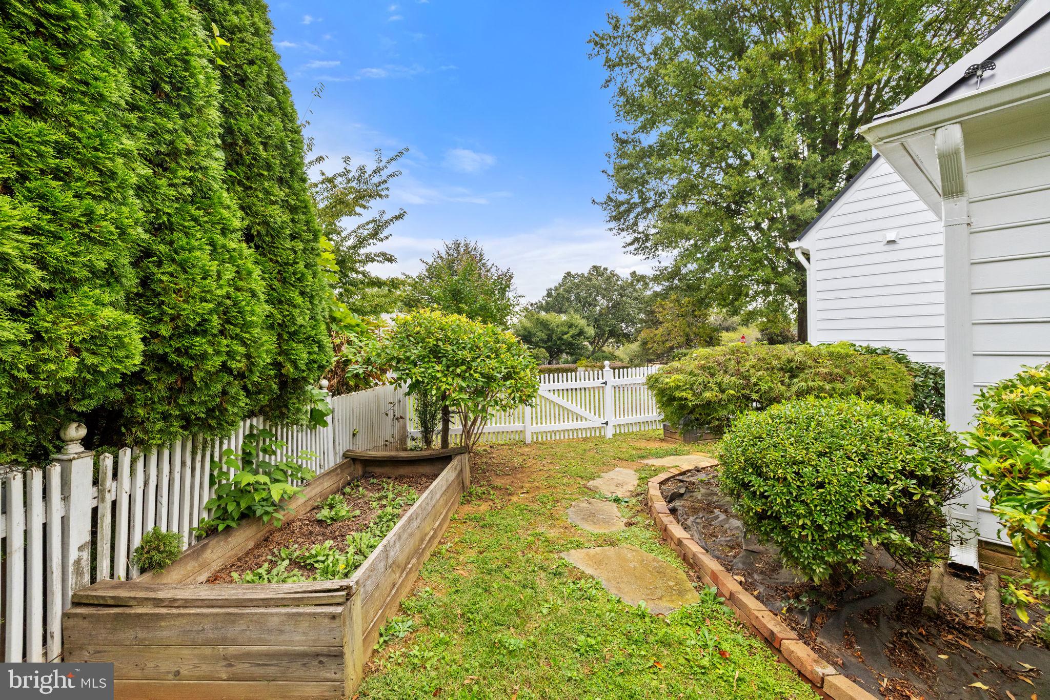 VILLAGE HAMLET - Residential