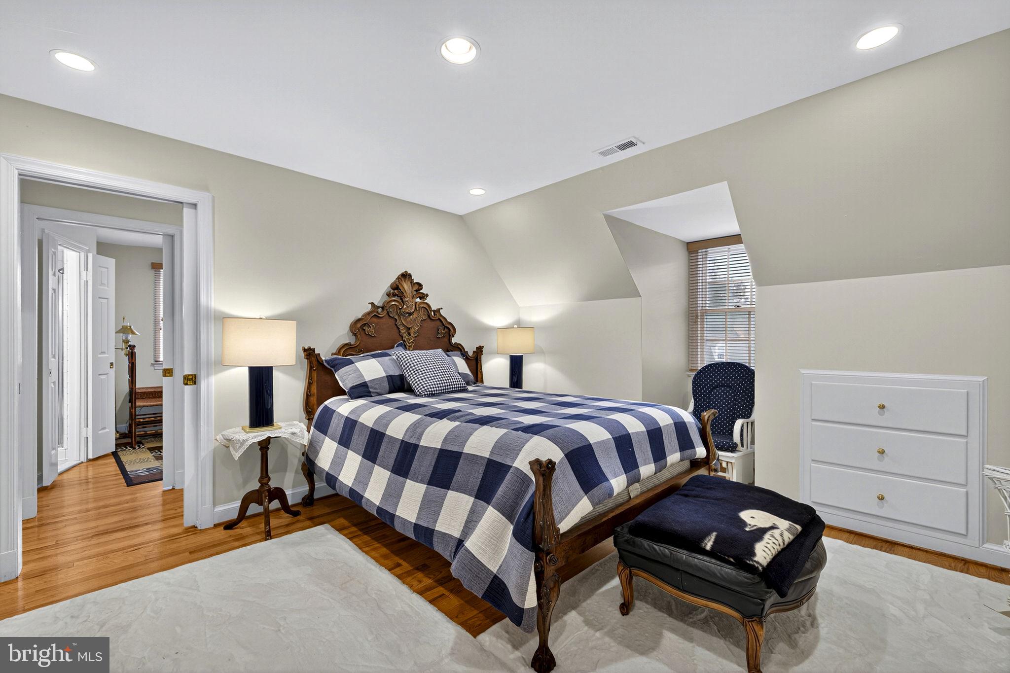 VILLAGE HAMLET - Residential