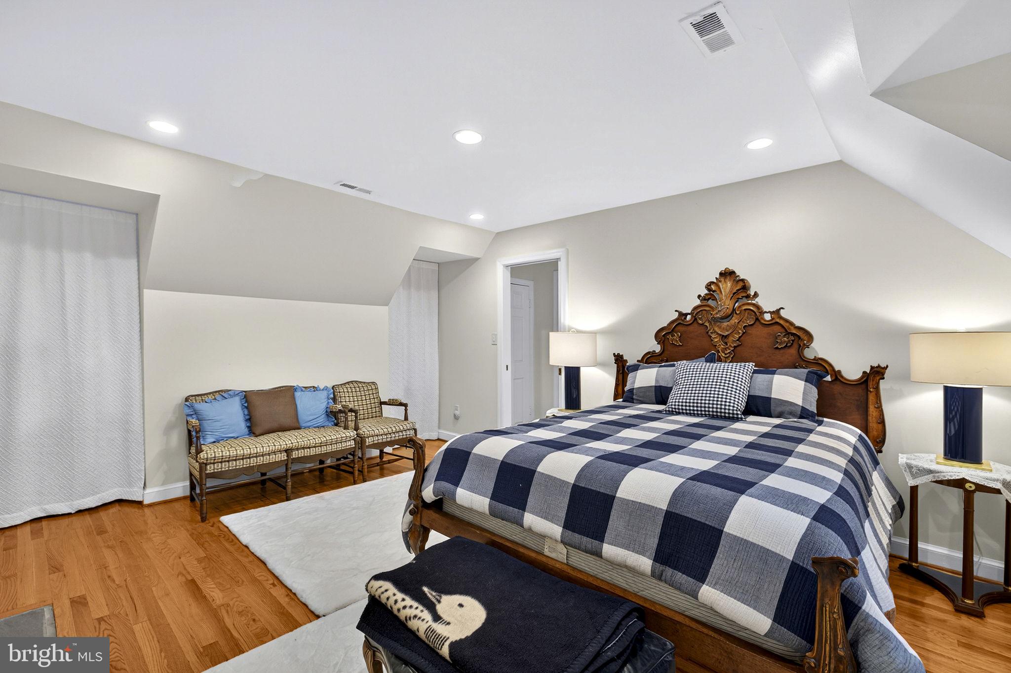 VILLAGE HAMLET - Residential