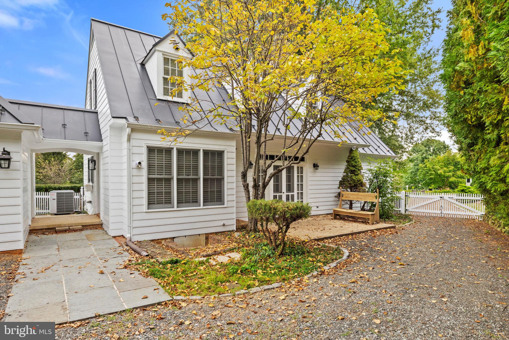 VILLAGE HAMLET - Residential