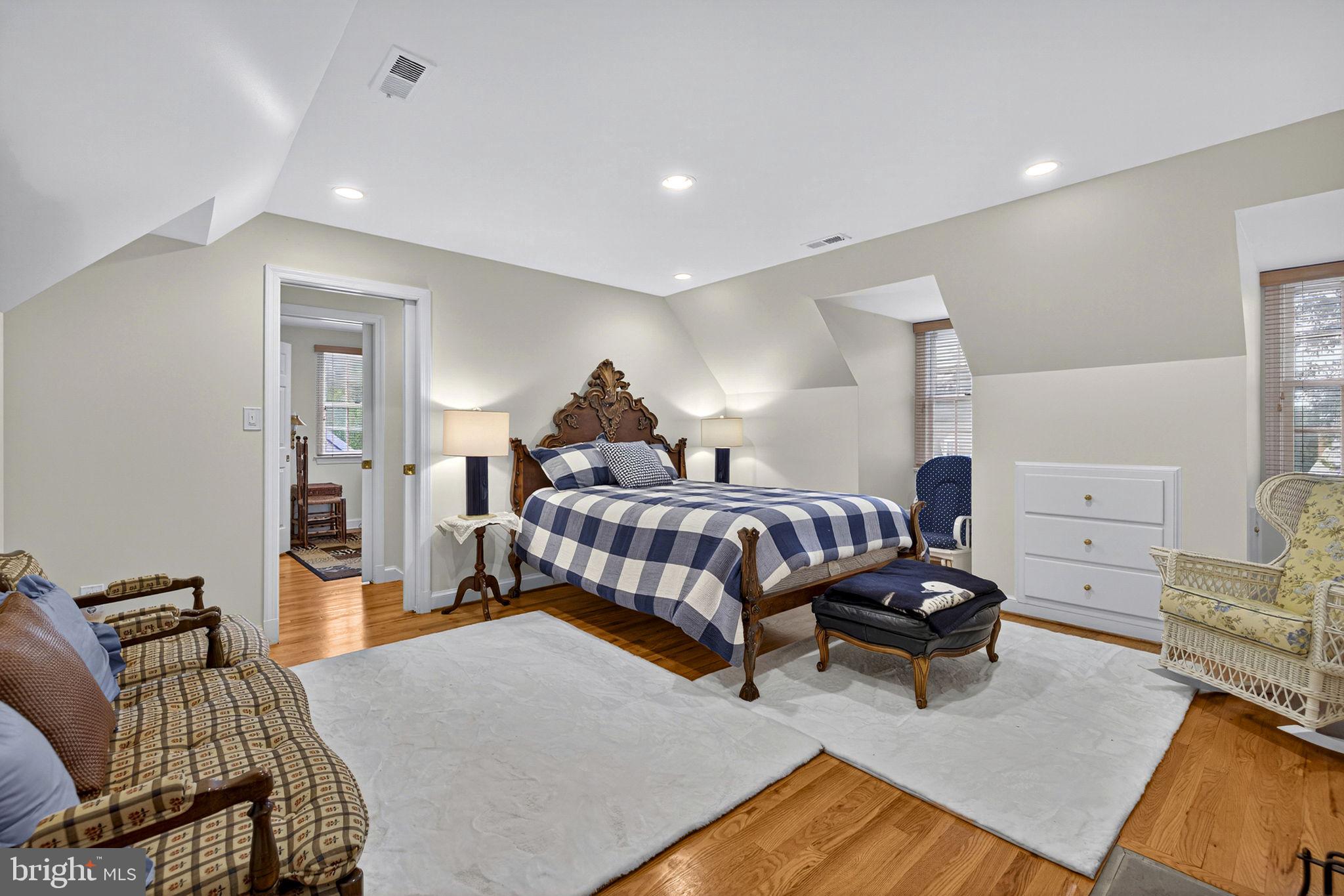 VILLAGE HAMLET - Residential