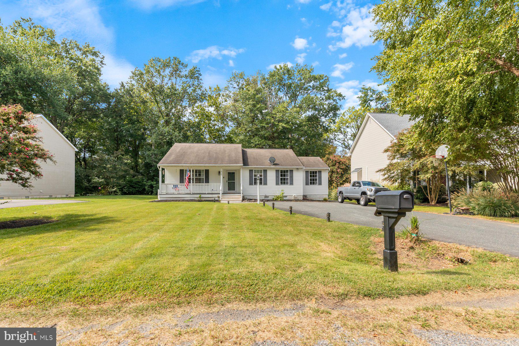 909 PETINOT PLACE