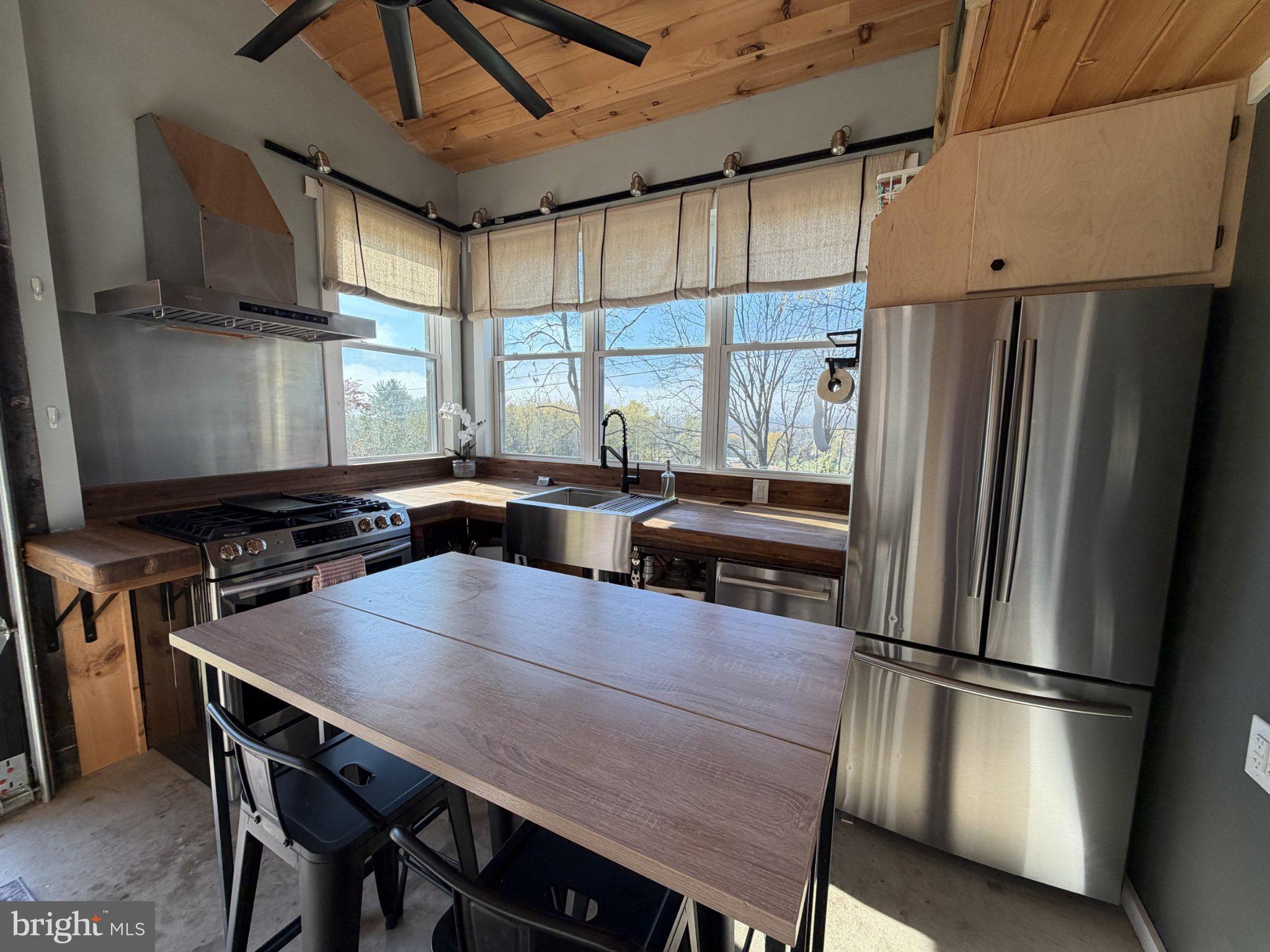 318 BERRY ROAD