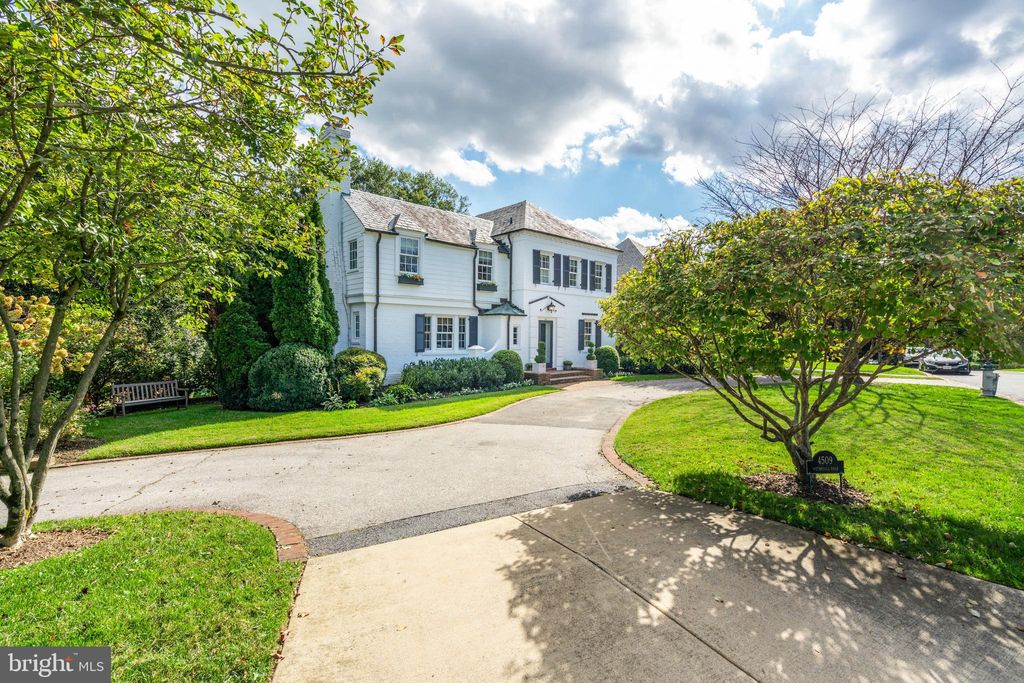 Photo of 4509 Wetherill Road, BETHESDA, MD 20816 (MLS # MDMC2203202)