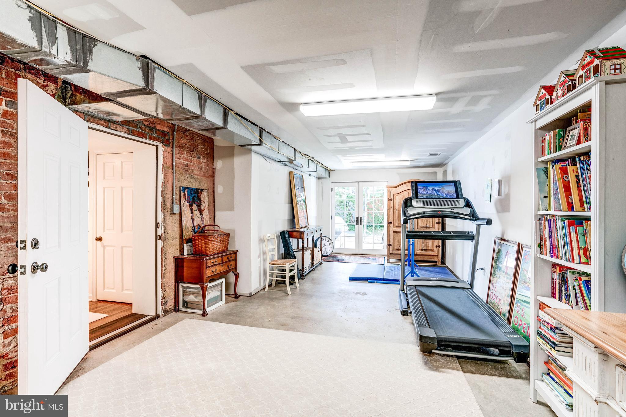 WESTMORELAND HILLS - Residential