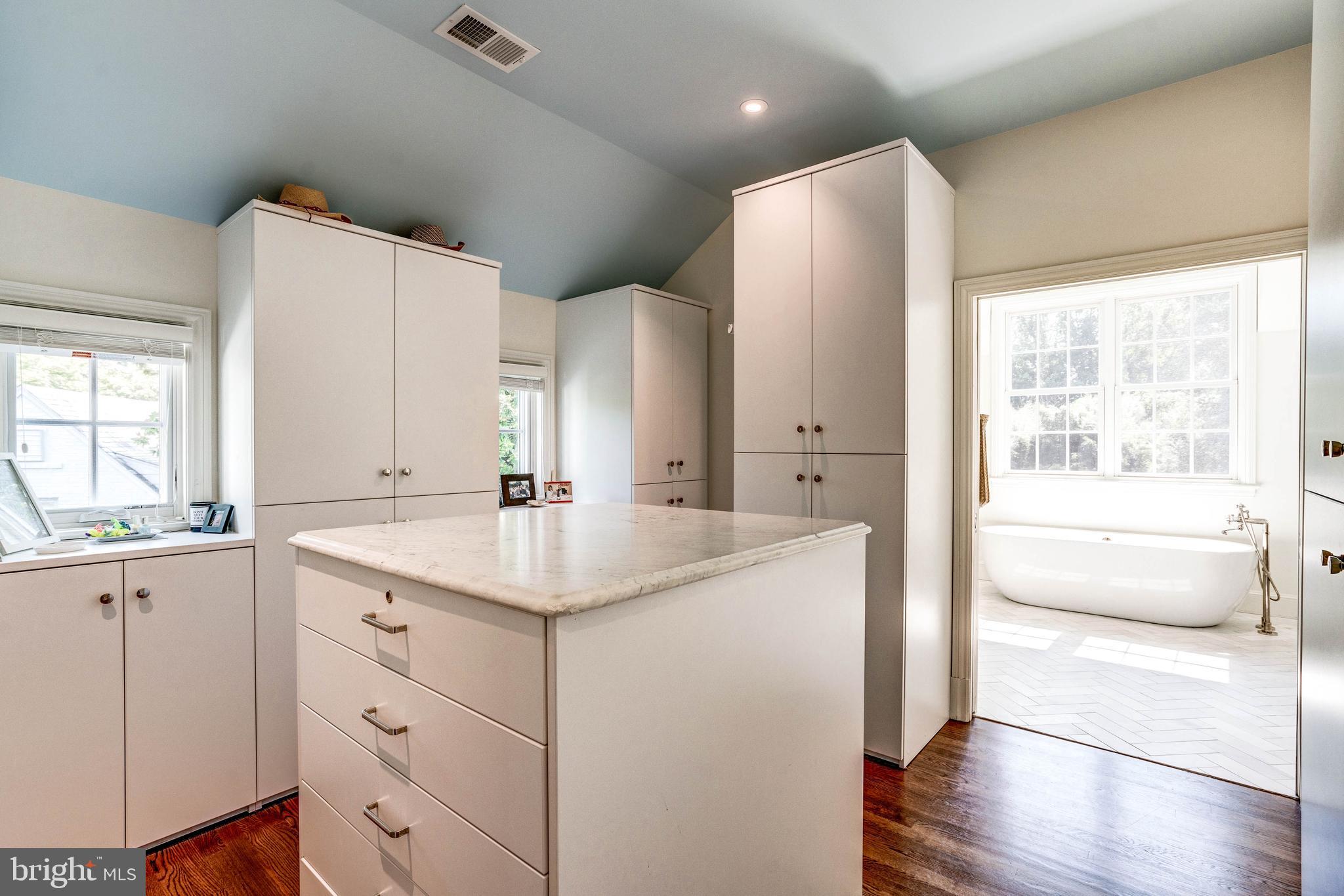 WESTMORELAND HILLS - Residential