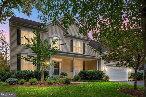Photo of 821 Santmyer Drive SE, LEESBURG, VA 20175 (MLS # VALO2124608)