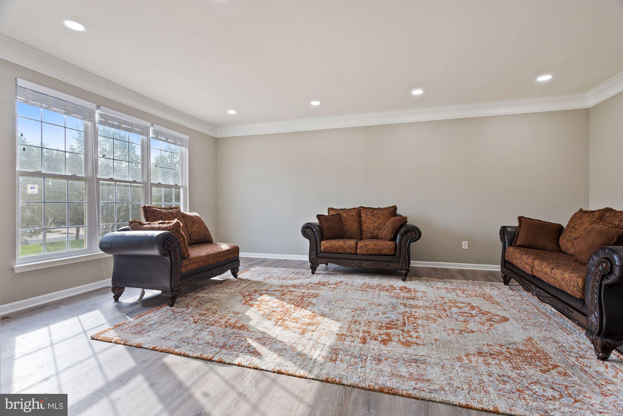 SOUTH RIDING - Residential