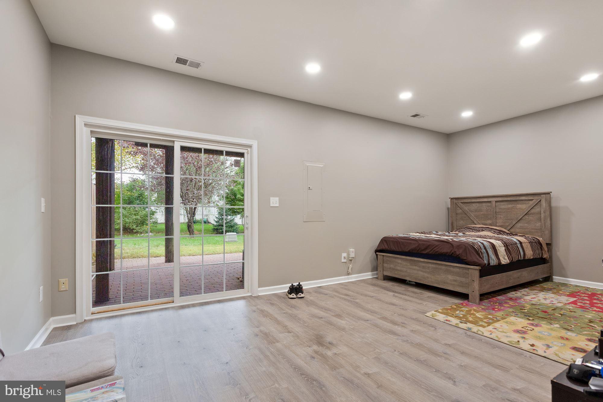 SOUTH RIDING - Residential