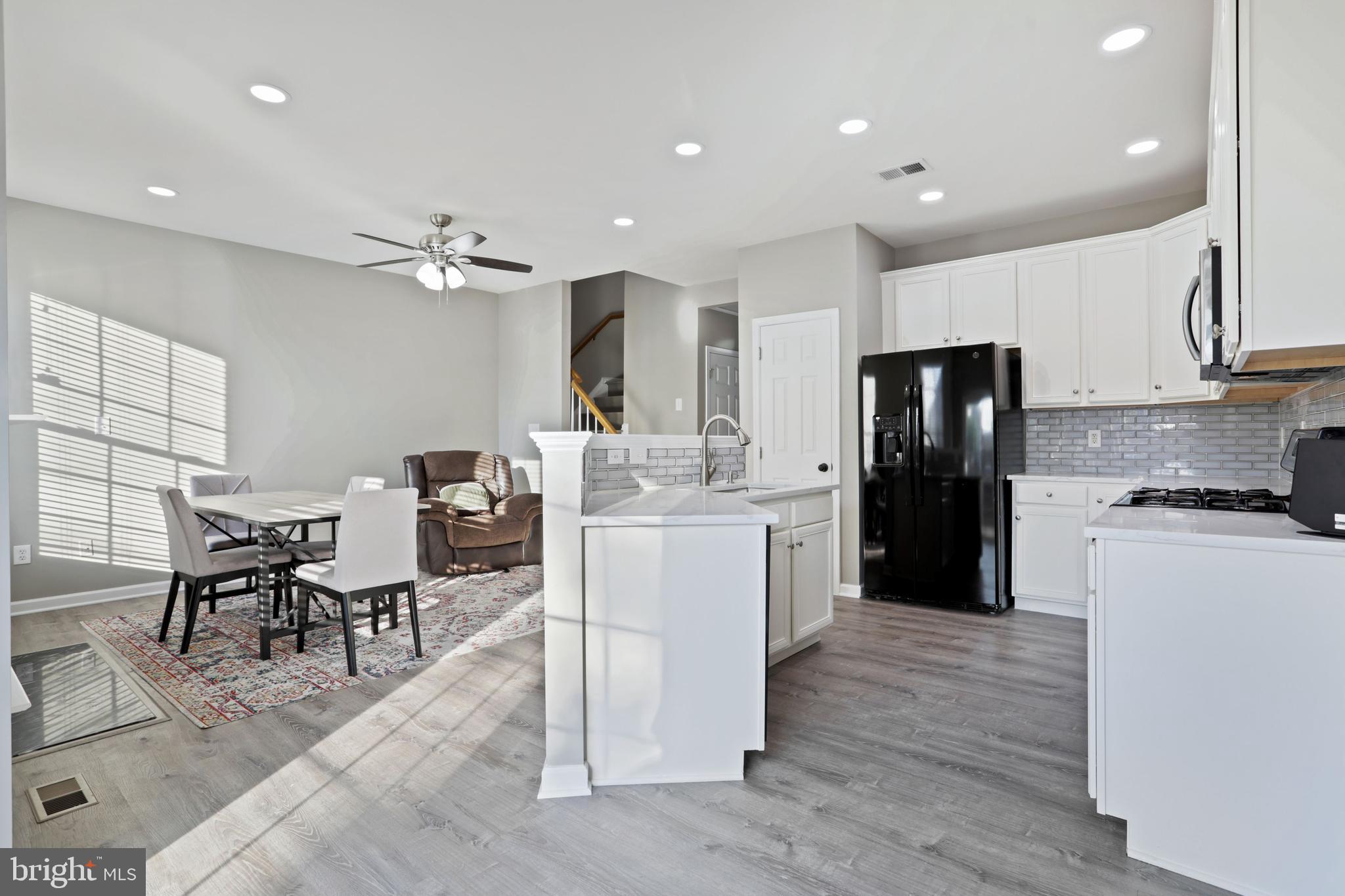 SOUTH RIDING - Residential