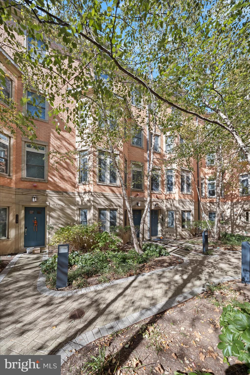 2227 12TH COURT N