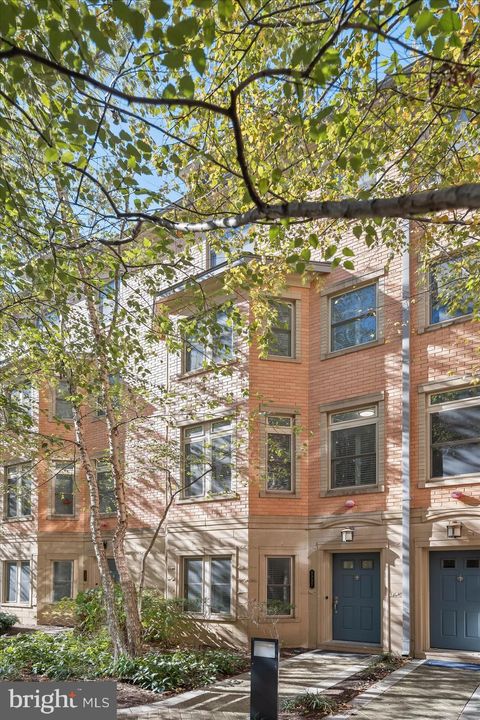 2227 12TH COURT N ARLINGTON VA 22201